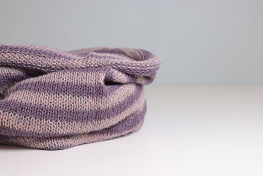 BUFF ALPAKKA STRIPET RØYKLILLA/MELERT LYS LILLA - PREG Interiør