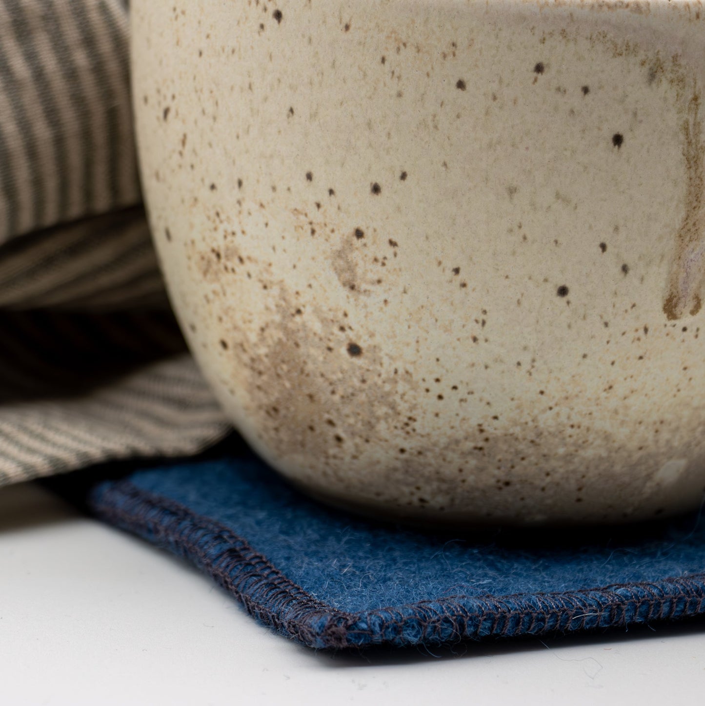 GLASSBRIKKER ULL BONDEBLÅ - PREG Interiør