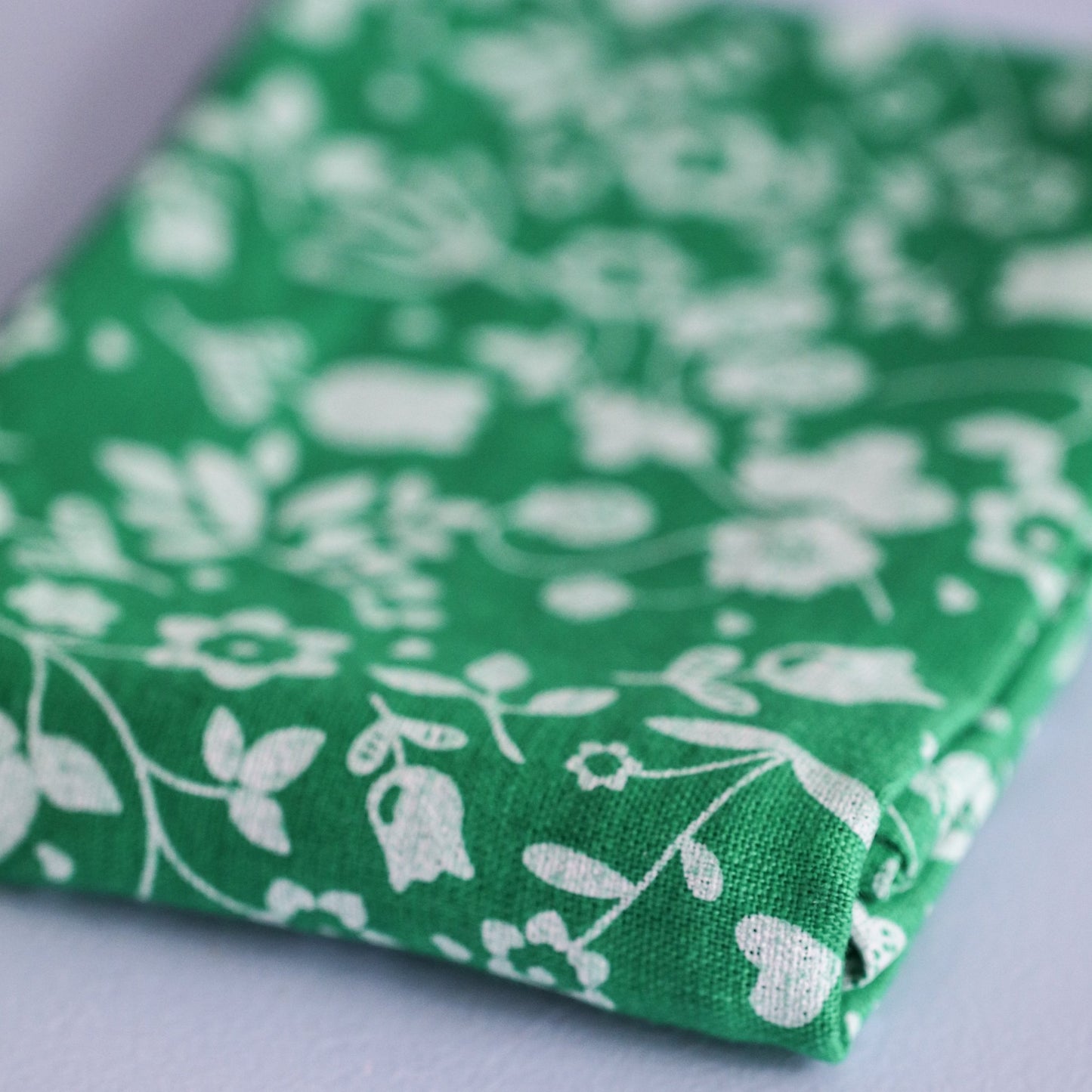 KJØKKENHÅNDKLE LIN/BOMULL GRØNT BLOMSTERMOTIV - PREG Interiør