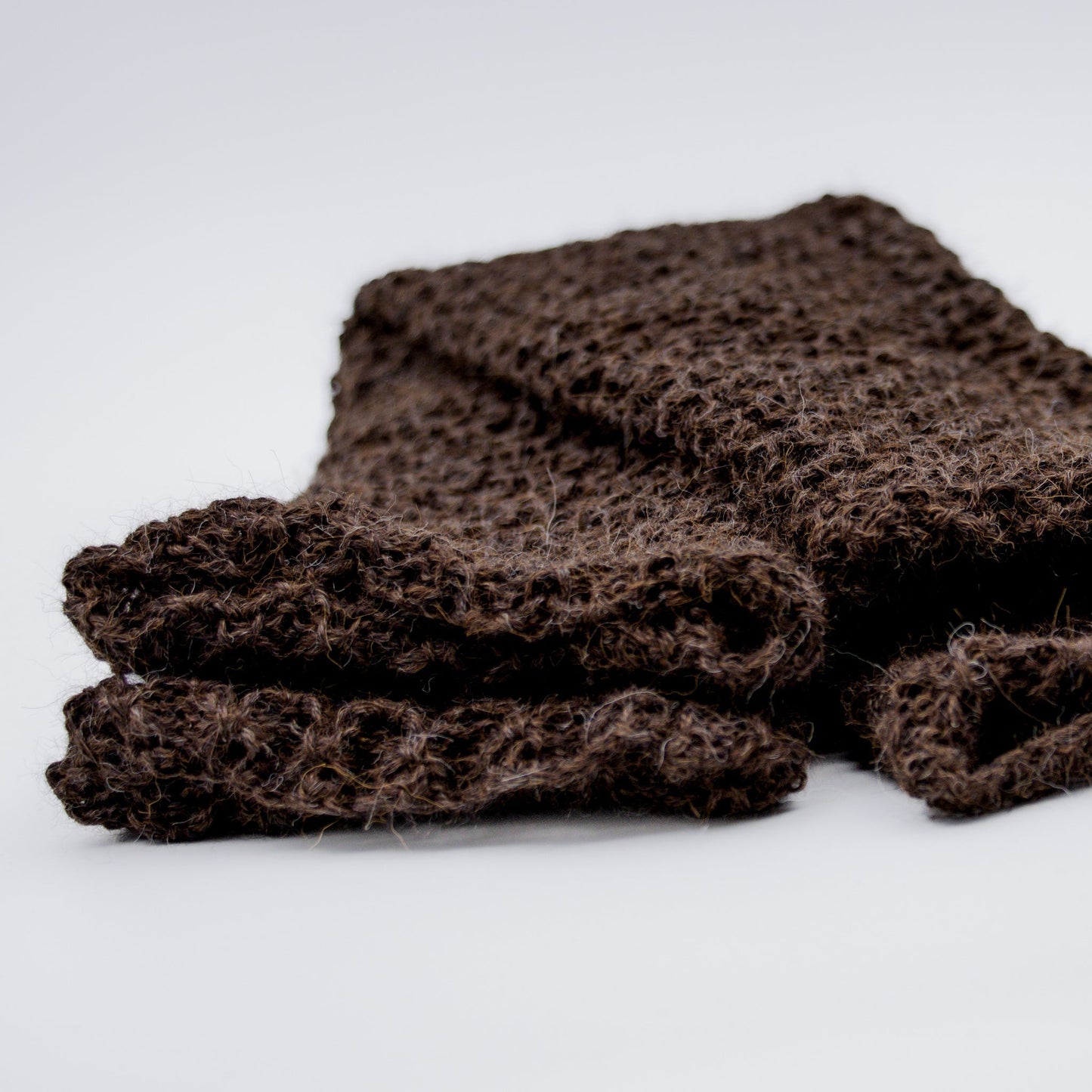 LEGGVARMERE ALPAKKA MELERT MØRK BRUN - PREG Interiør