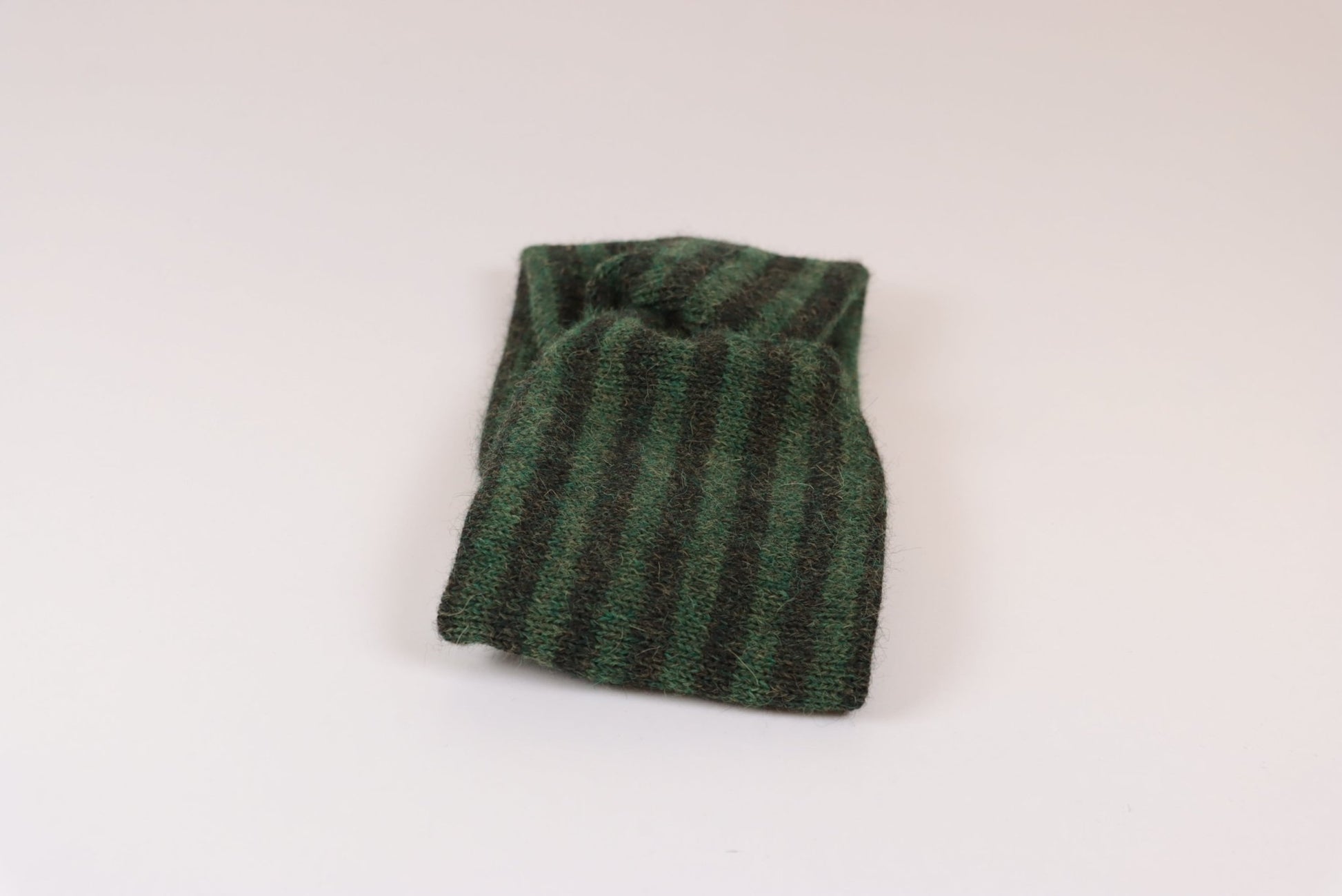 PANNEBÅND TVIST ALPAKKA STRIPET MELERT GRØNN/MELERT MØRK GRØNN - PREG Interiør