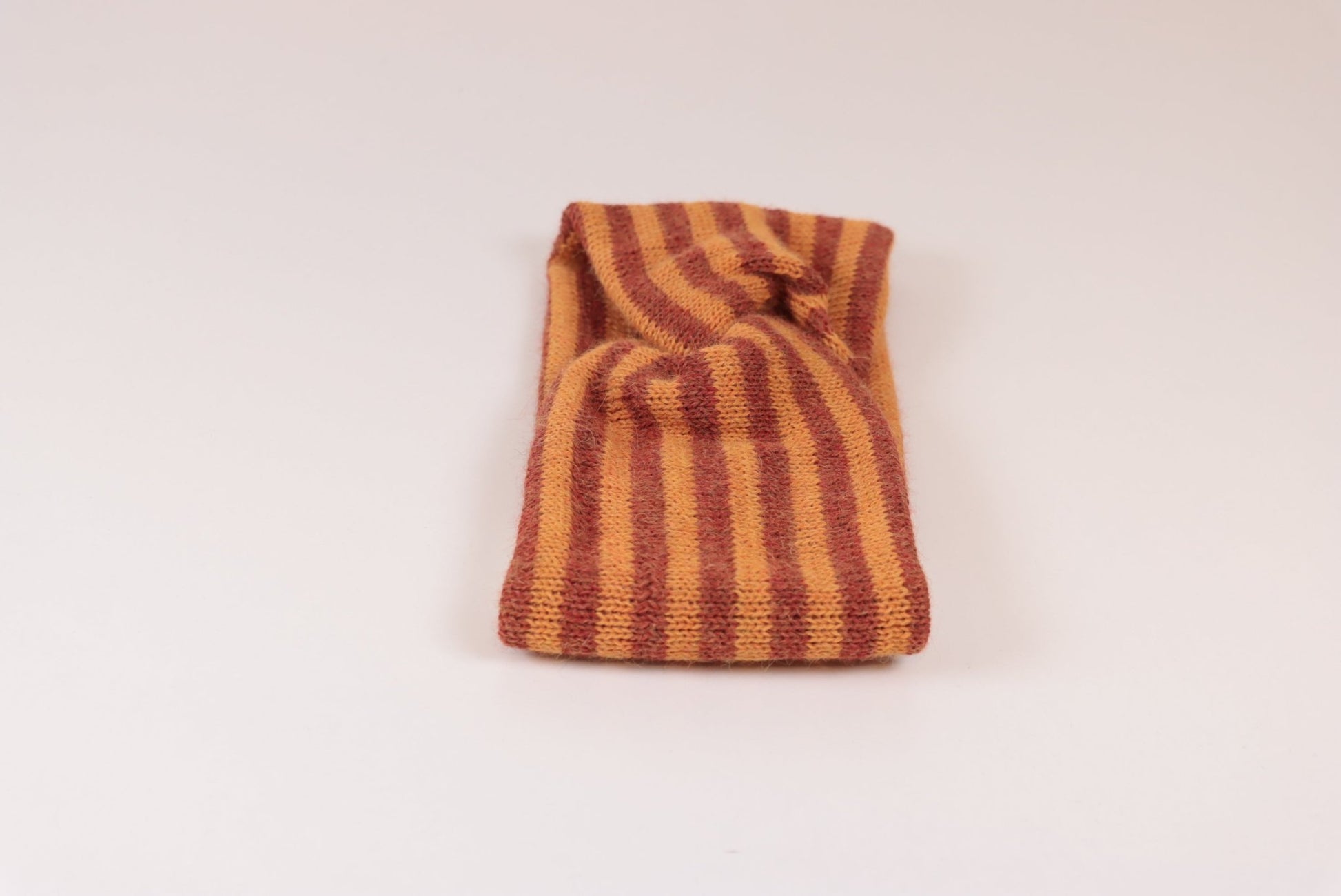 PANNEBÅND TVIST ALPAKKA STRIPET ORANGE/MELERT RUST - PREG Interiør