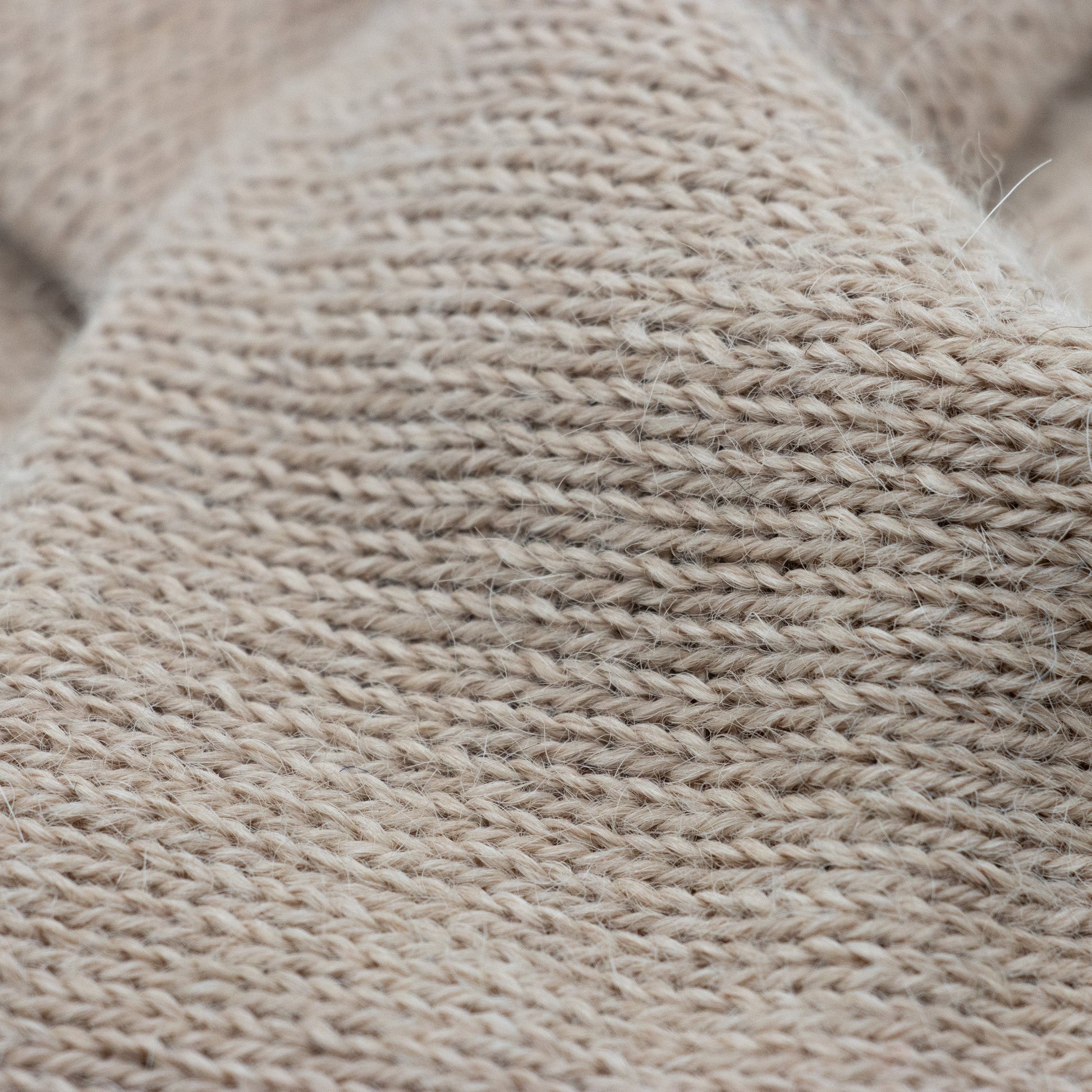 PANNEBÅND TVIST ALPAKKA VARM BEIGE - PREG Interiør