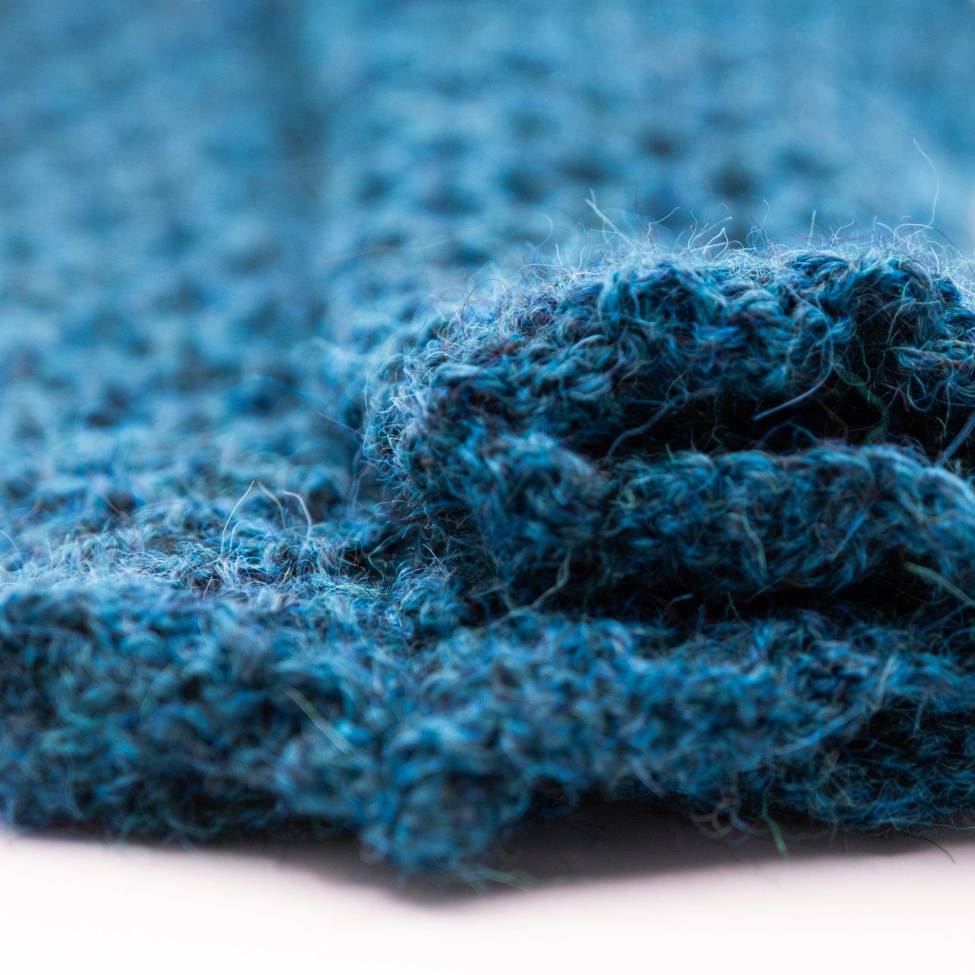 Pulsvarmere alpakka melert mørk petrol - PREG Interiør