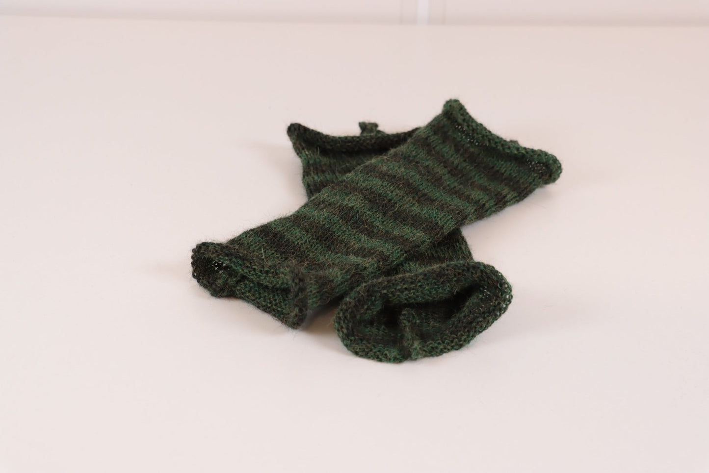 PULSVARMERE ALPAKKA STRIPET MELERT GRØNN/MELERT MØRK GRØNN - PREG Interiør