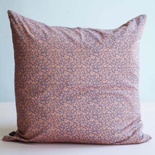 PUTETREKK 50 X 50 FERSKEN OG LILLA BLOMSTER - PREG Interiør