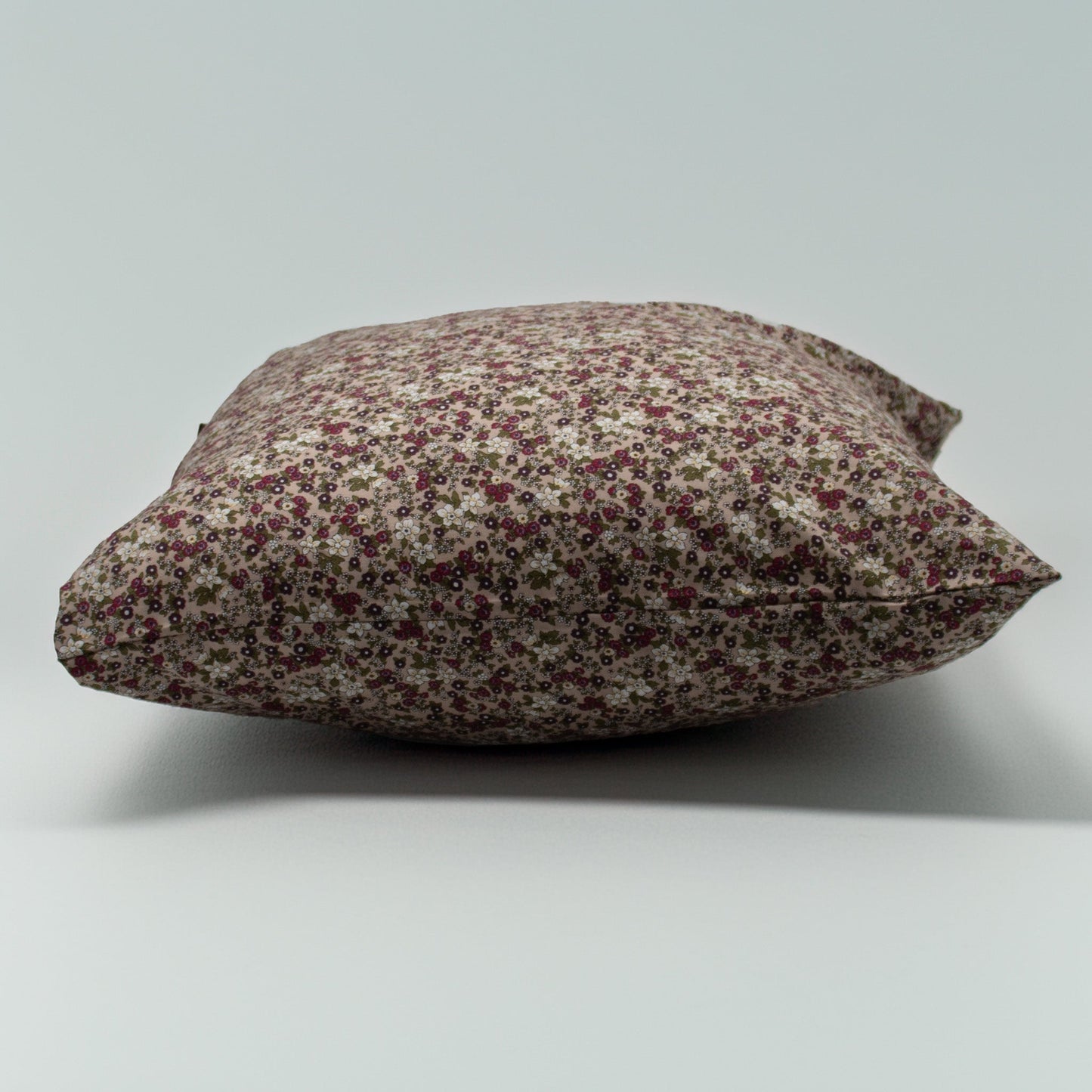 PUTETREKK 50 X 50 LYS LYNG MED BLOMSTER - PREG Interiør