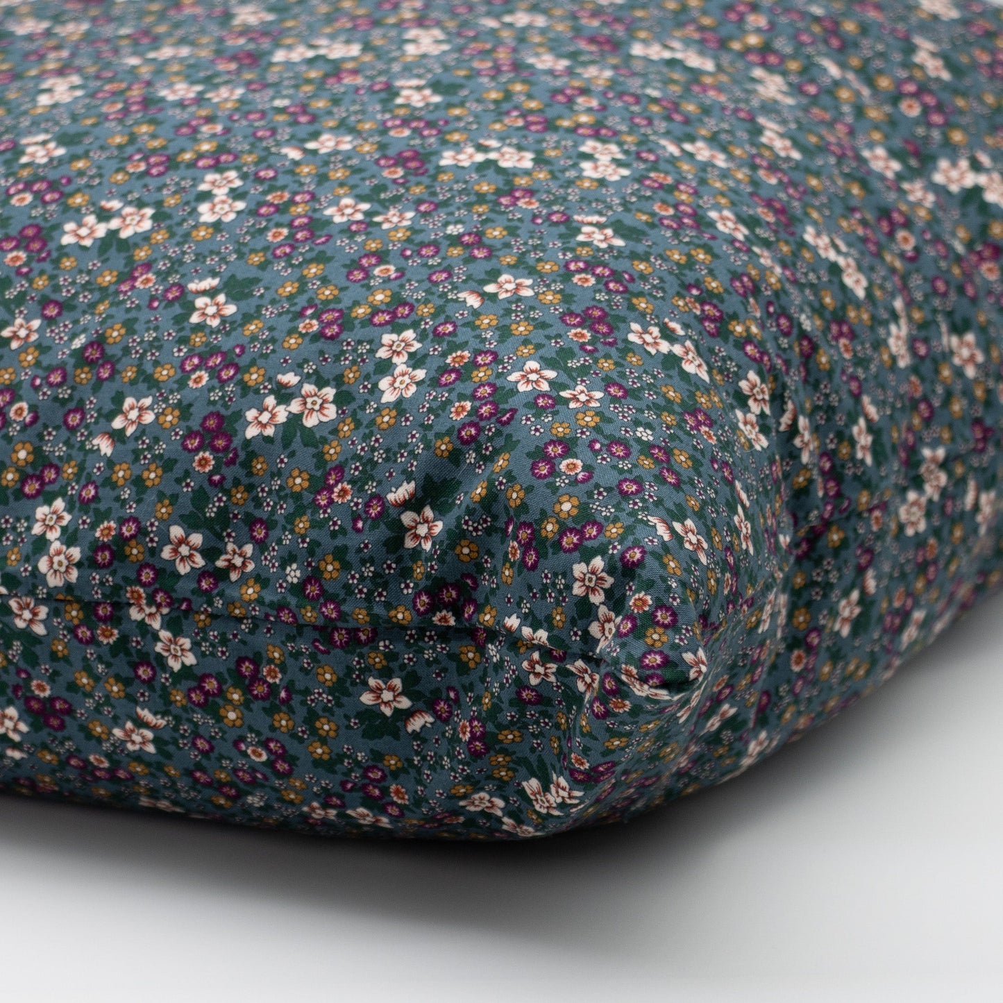 PUTETREKK 50 X 50 PETROL MED BLOMSTER - PREG Interiør