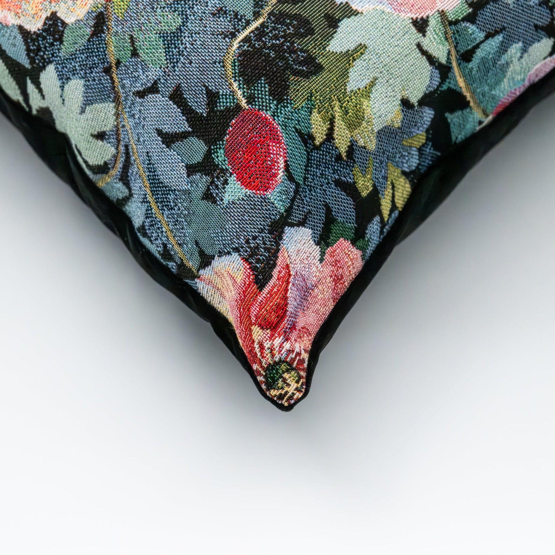 Putetrekk gobelin sort med multifargede blomster - PREG Interiør