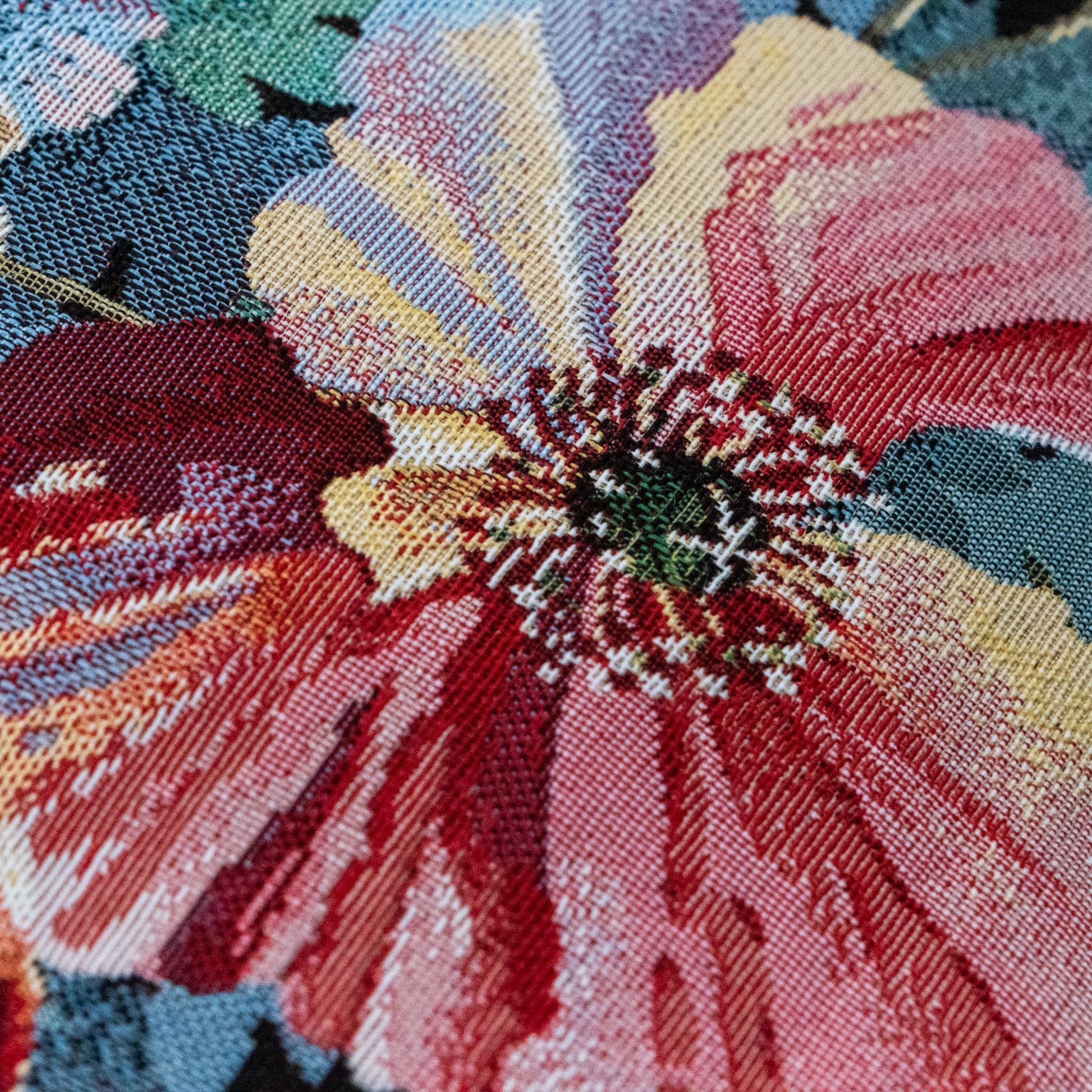 Putetrekk gobelin sort med multifargede blomster - PREG Interiør