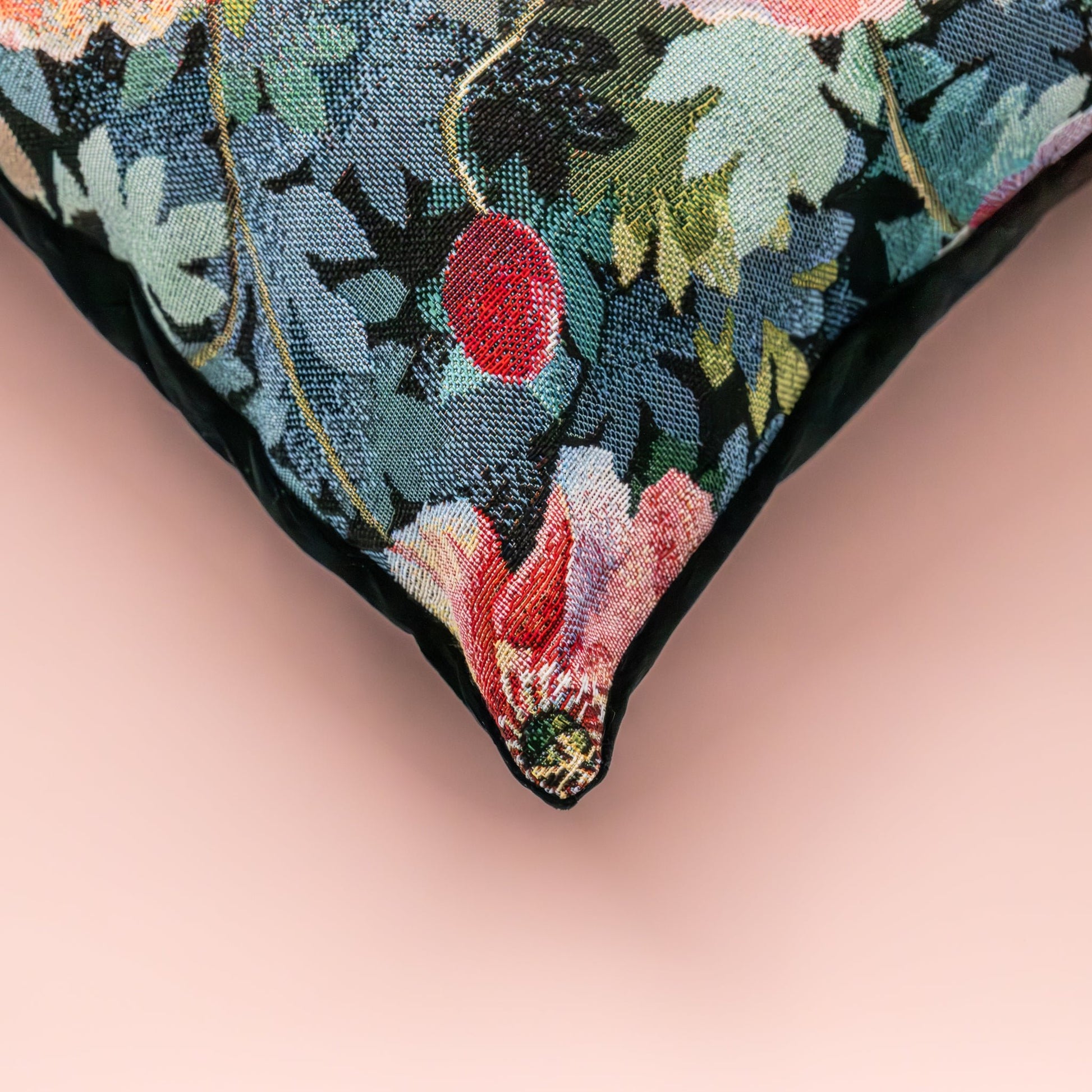 Putetrekk gobelin sort med multifargede blomster - PREG Interiør