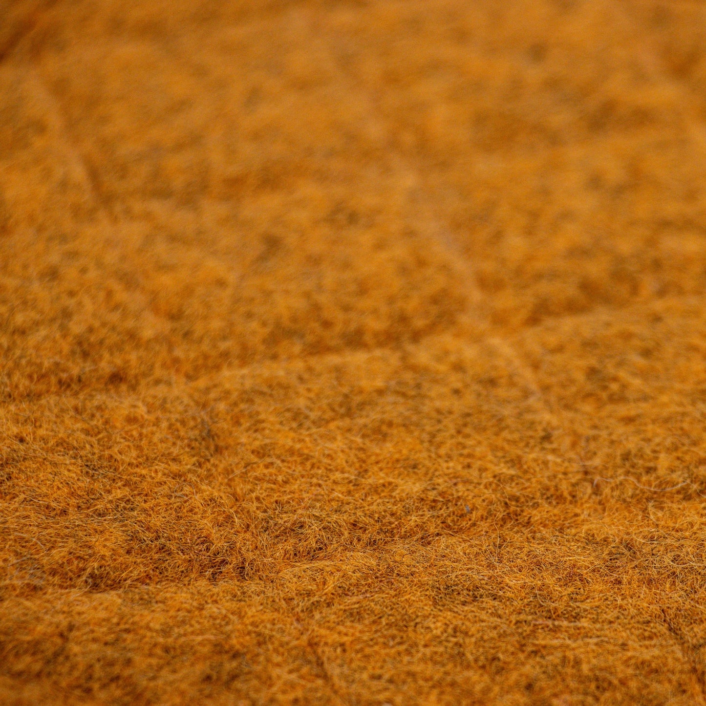 QUILTET BORDSKÅNER TO - FARGET MELERT OKER/MELERT TERRACOTTARØD - PREG Interiør