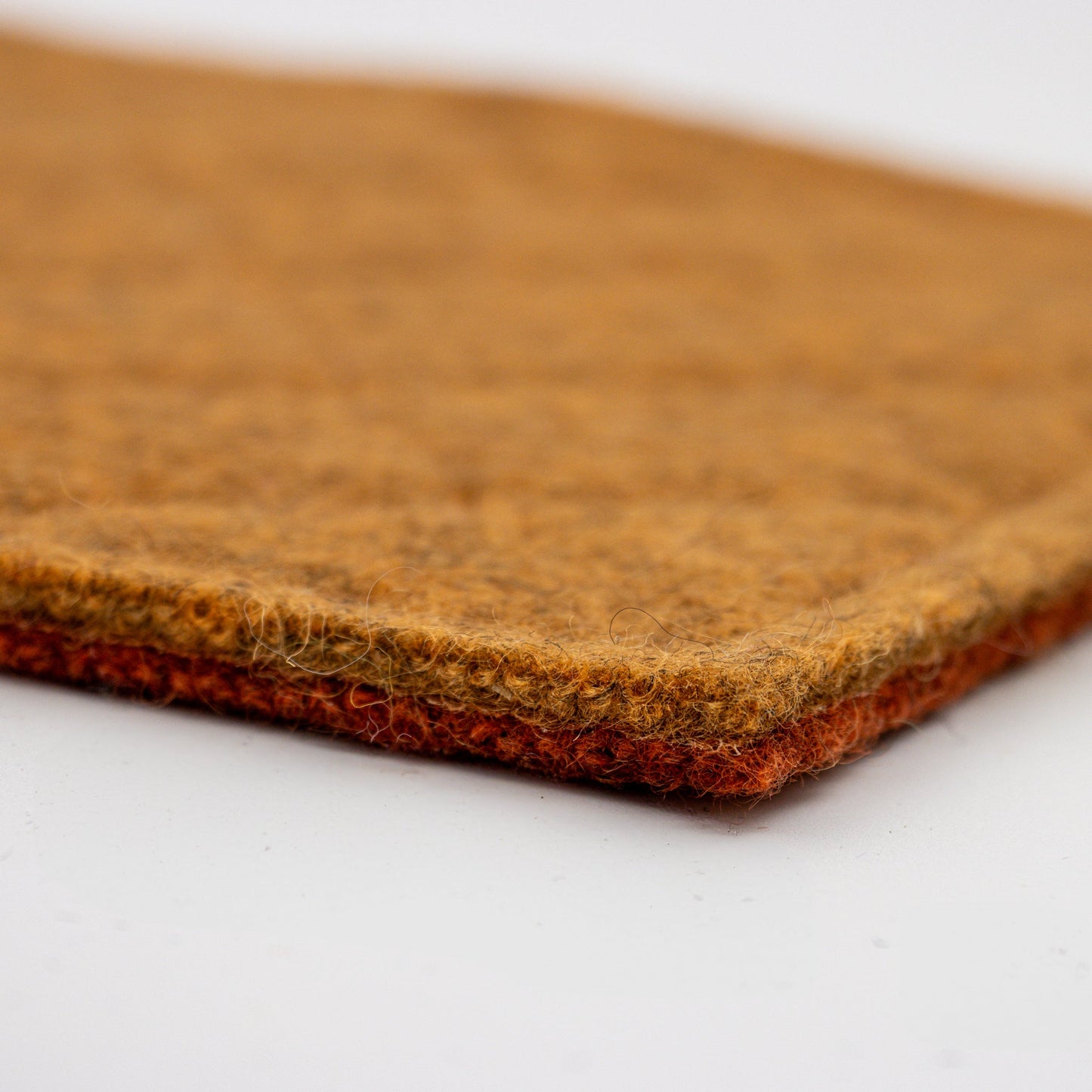 QUILTET BORDSKÅNER TO - FARGET MELERT OKER/MELERT TERRACOTTARØD - PREG Interiør