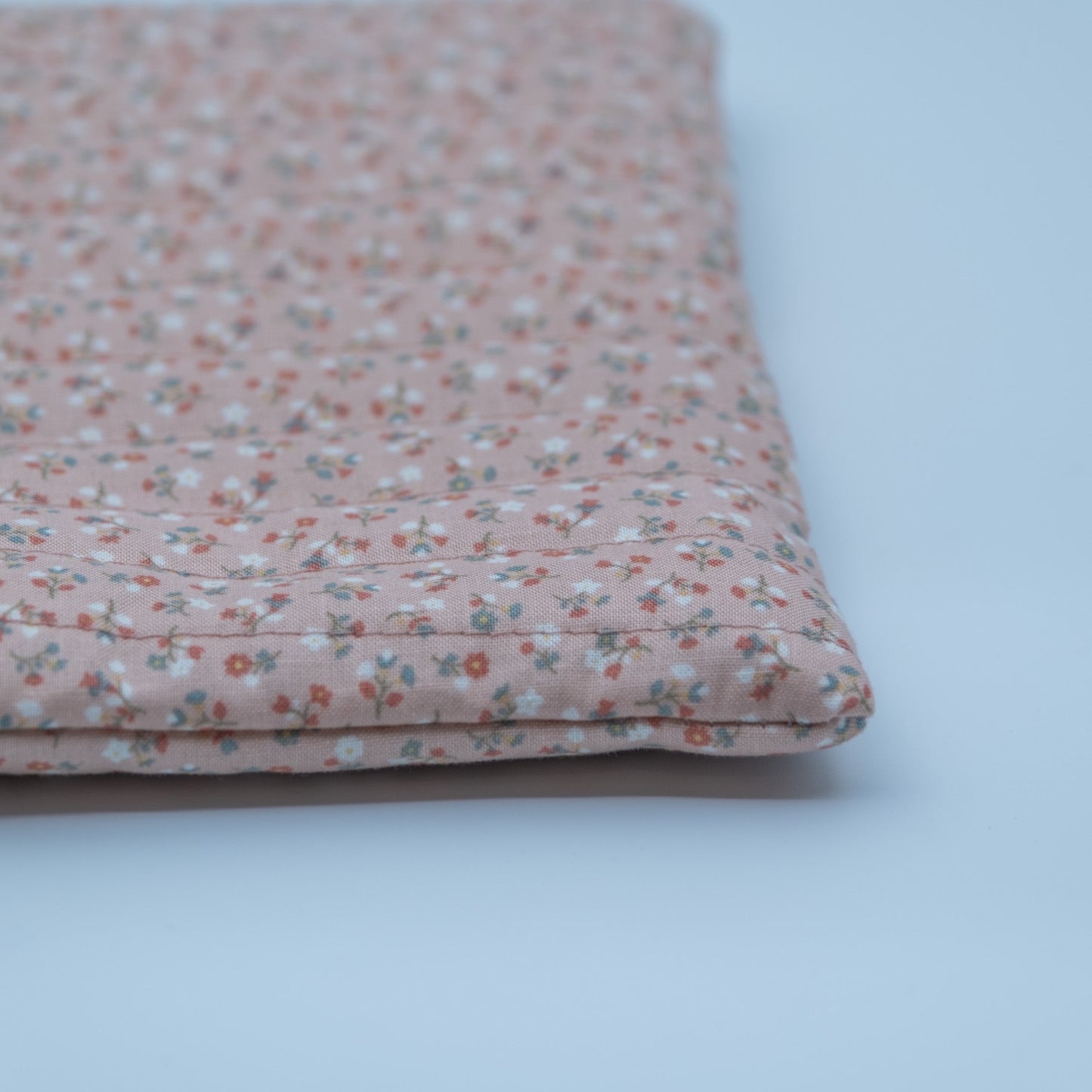 Quiltet clutch liten rosa med blomster - PREG Interiør