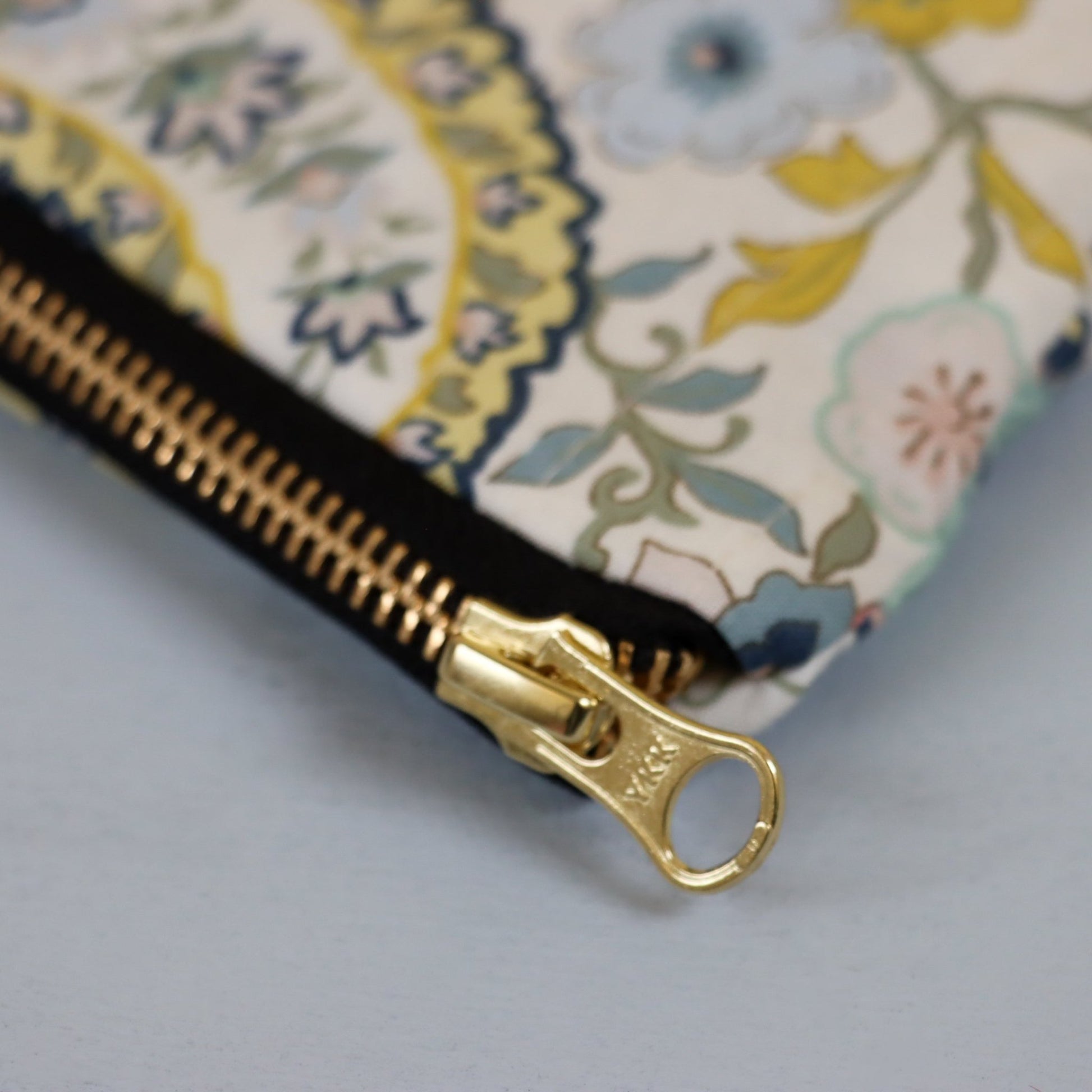 QUILTET CLUTCH STOR PAISLEY OG BLOMSTER - PREG Interiør