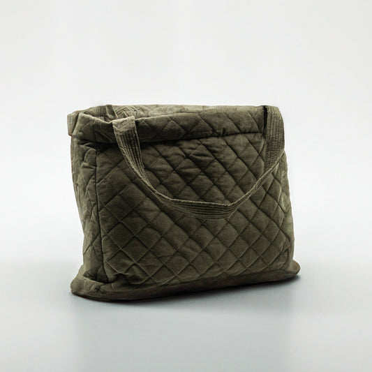 Quiltet kristin veske baby kordfløyel militærgrønn - PREG Interiør