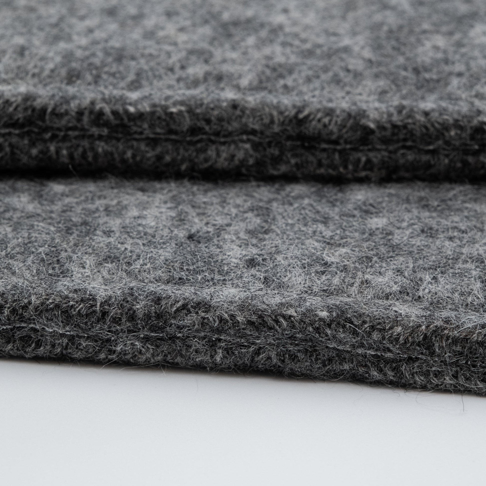 Ull grytekluter melert mørk grå - PREG Interiør