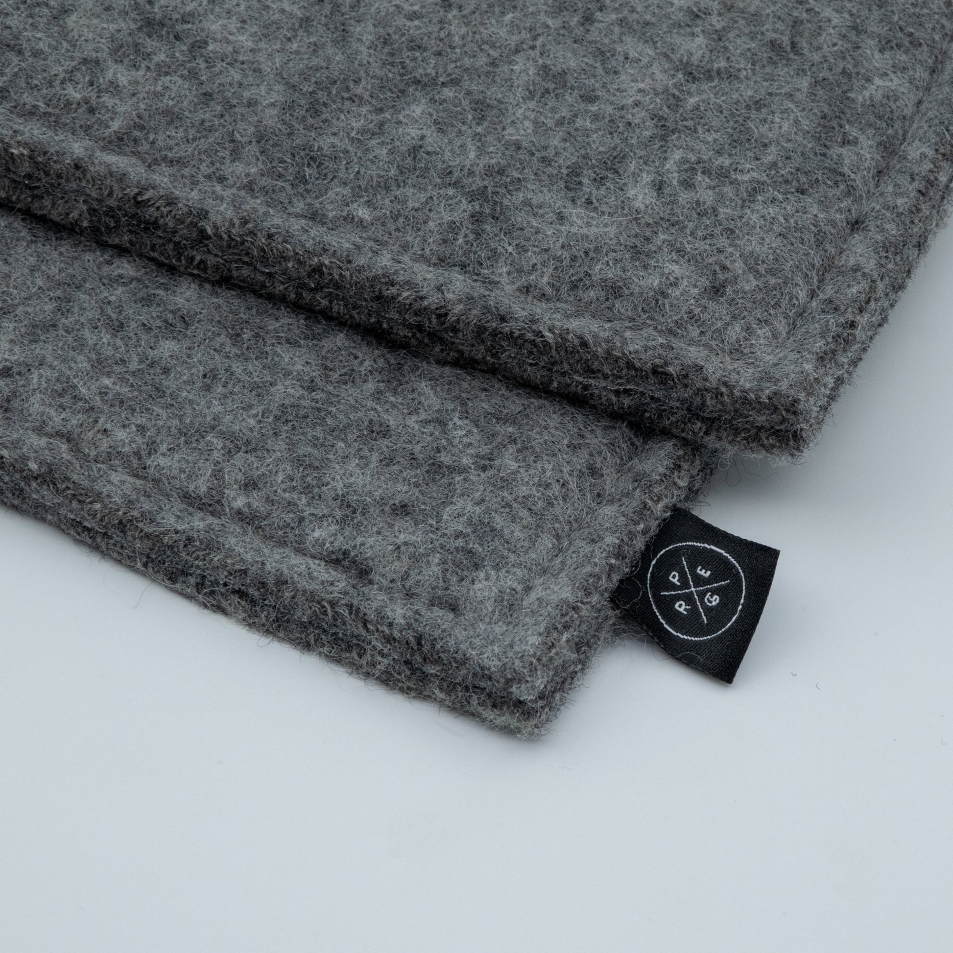 Ull grytekluter melert mørk grå - PREG Interiør