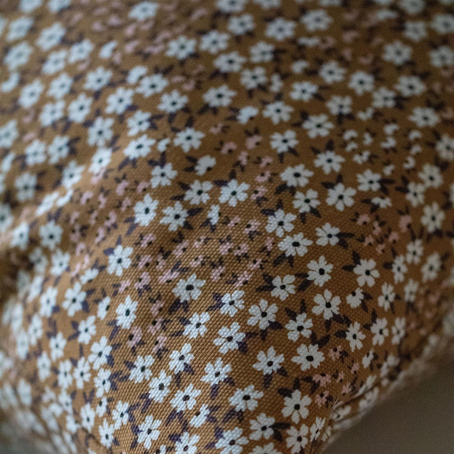 PUTETREKK 50 X 50 OKER MED BLOMSTER