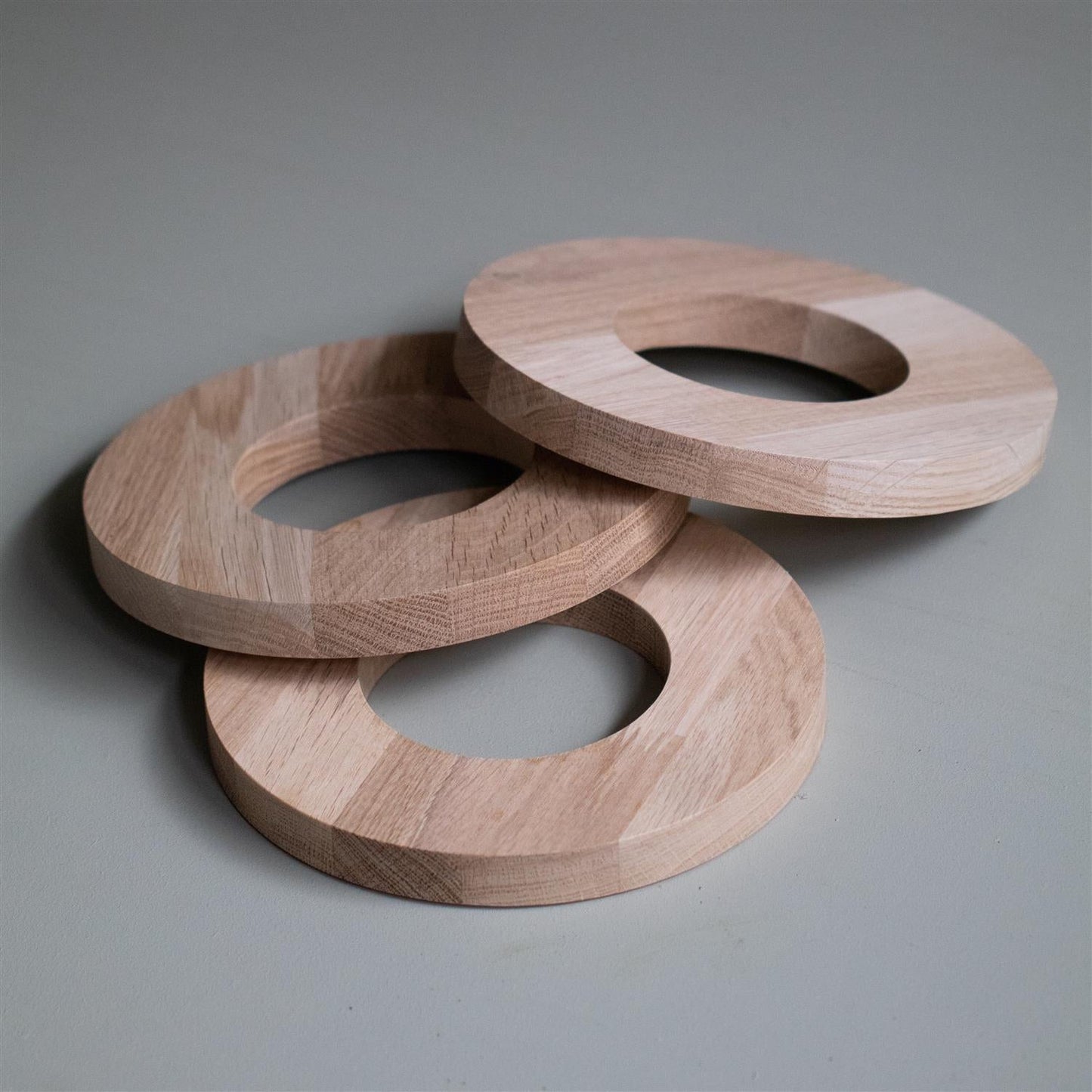 BORDSKÅNER EIK RING - PREG Interiør