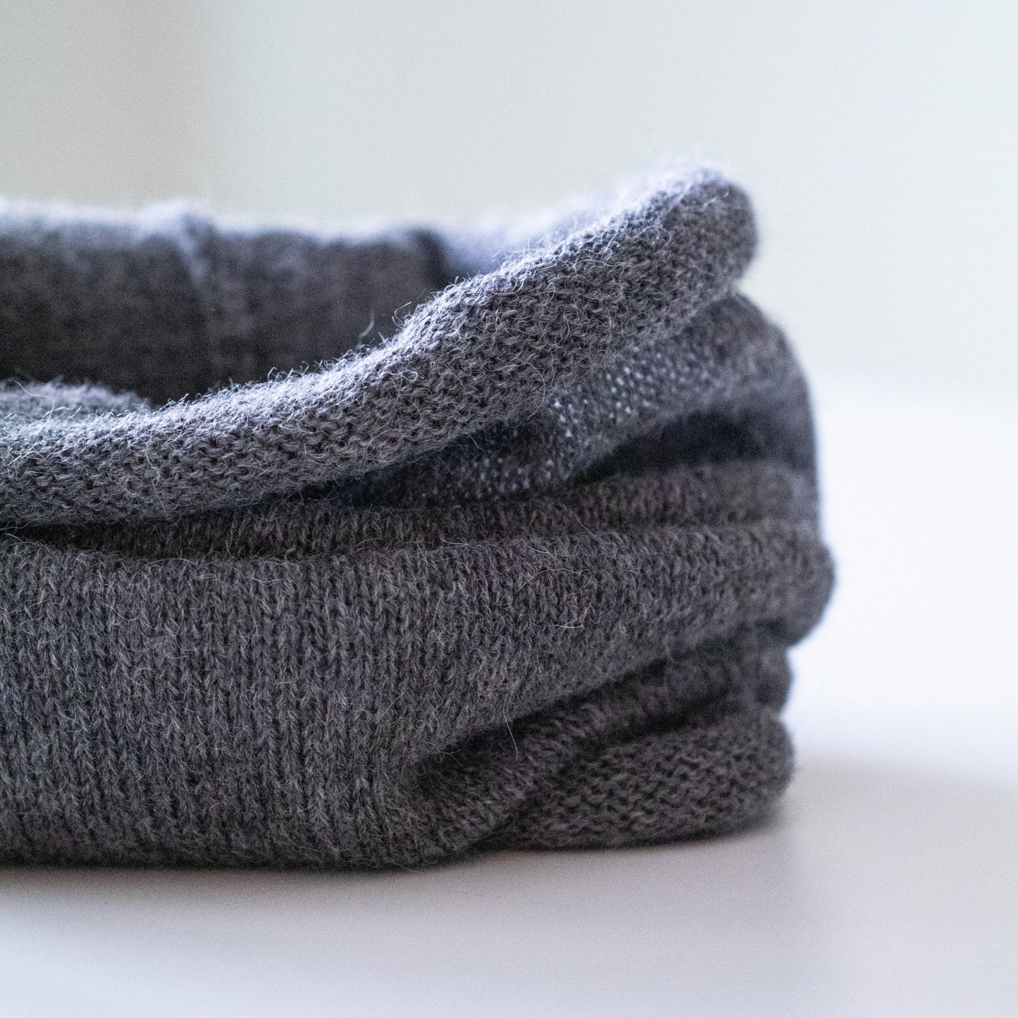 BUFF ALPAKKA MELERT MØRK GRÅ - PREG Interiør