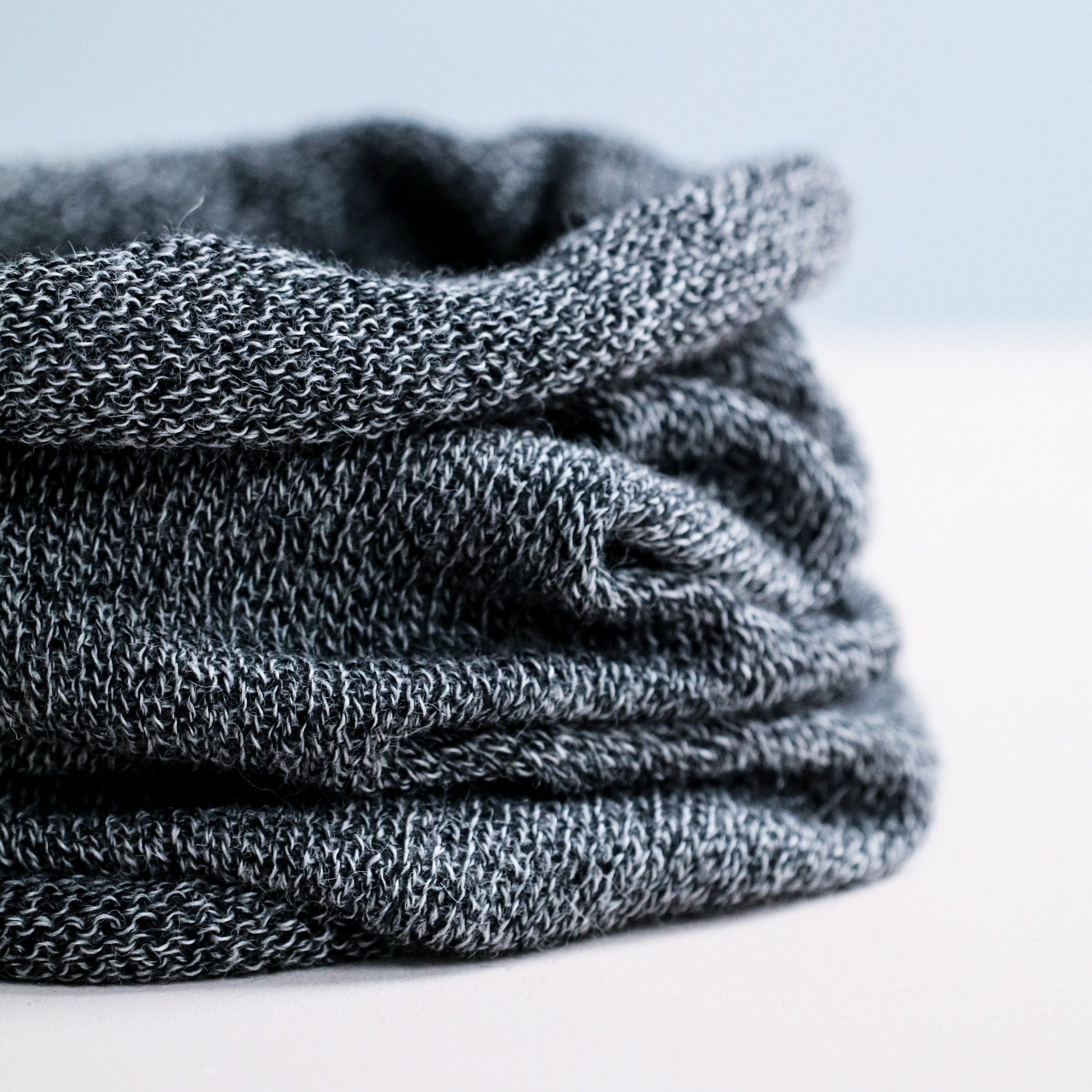 BUFF ALPAKKA MELERT SORT - PREG Interiør