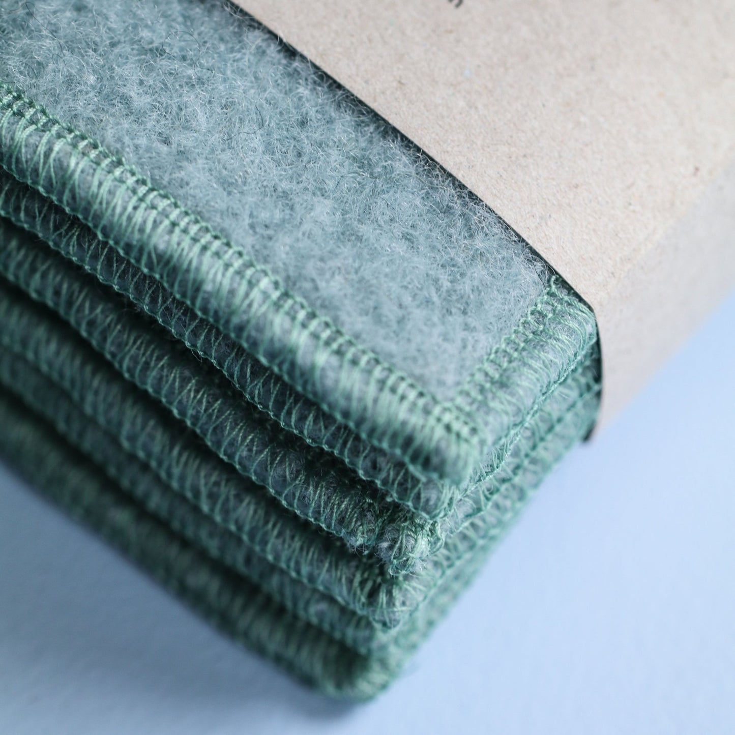 GLASSBRIKKER ULL LYS GRØNNTURKIS - PREG Interiør