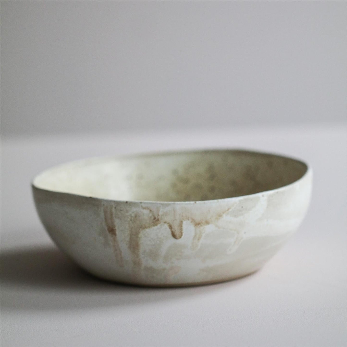 HÅNDFORMET BOLLE STOR FUGLEEGG BEIGE - PREG Interiør