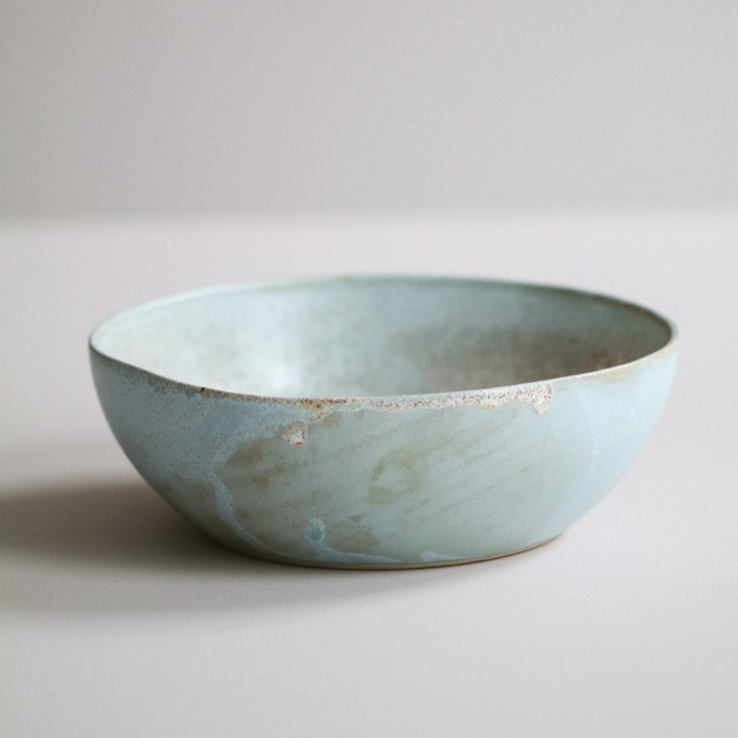 HÅNDFORMET BOLLE STOR GRAZIE LYSEBLÅ - PREG Interiør