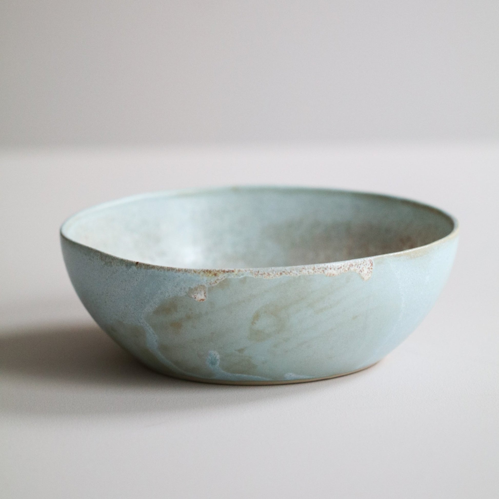 HÅNDFORMET BOLLE STOR GRAZIE LYSEBLÅ - PREG Interiør