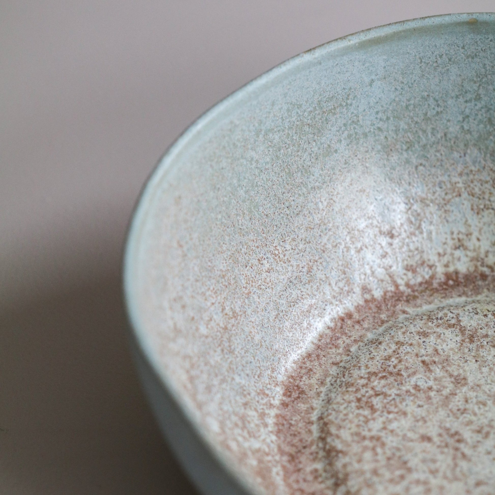 HÅNDFORMET BOLLE STOR GRAZIE LYSEBLÅ - PREG Interiør