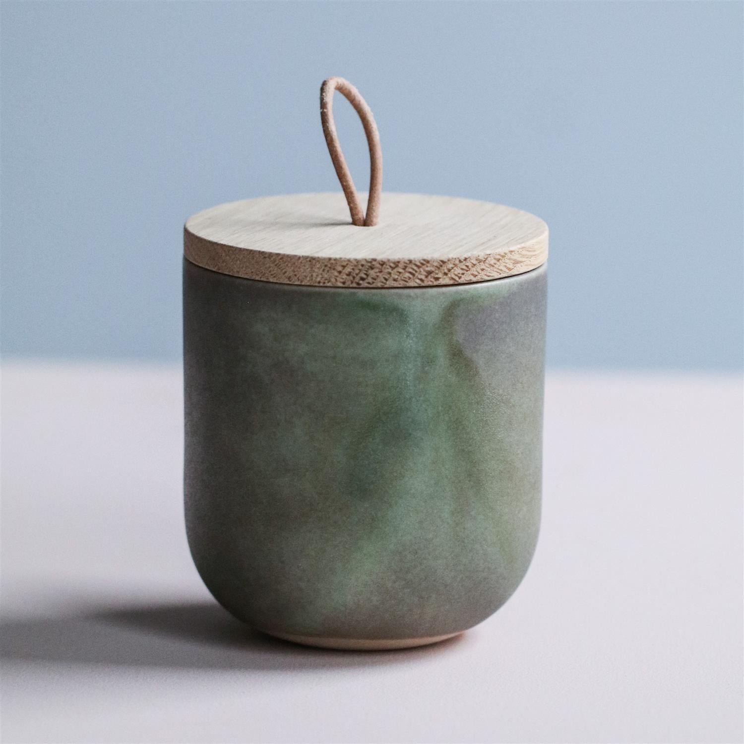 KRUKKE MED LOKK CELADON GRØNN - PREG Interiør