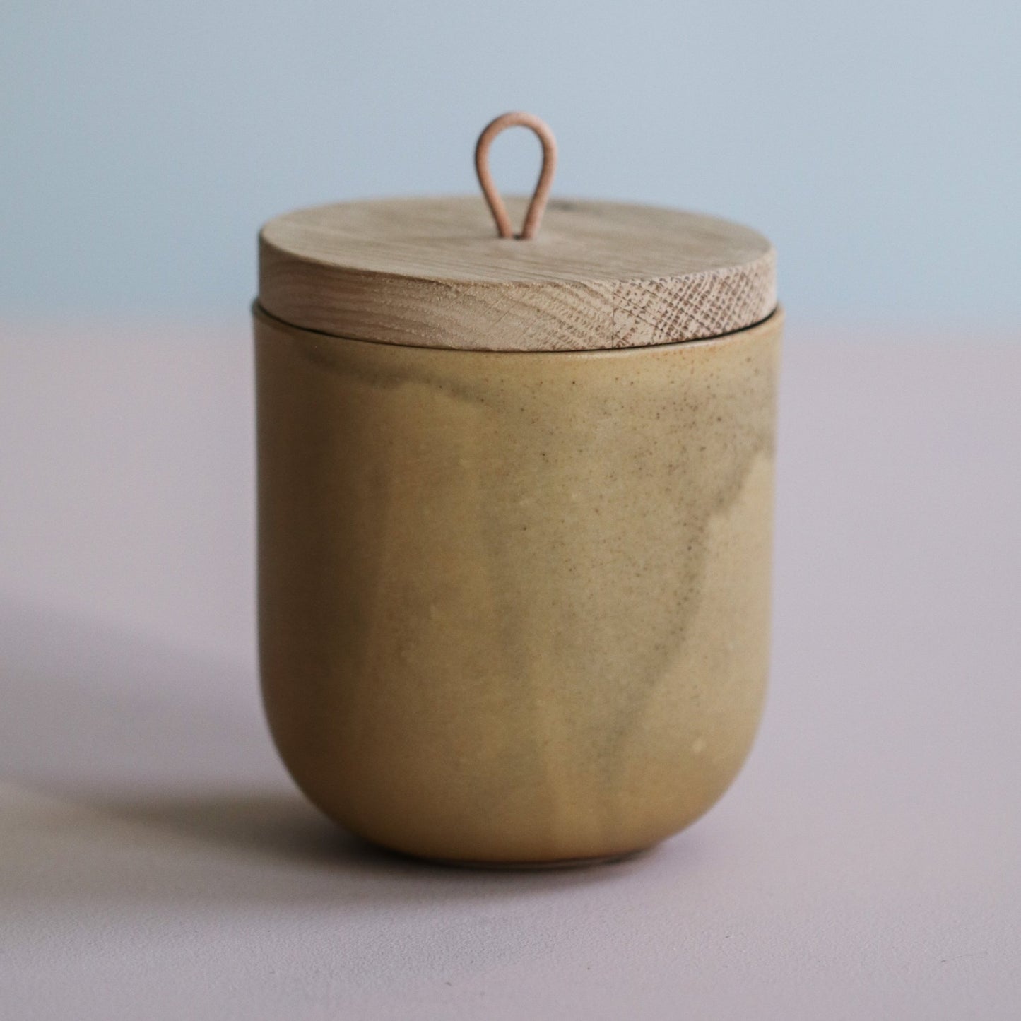 KRUKKE MED LOKK OKER - PREG Interiør