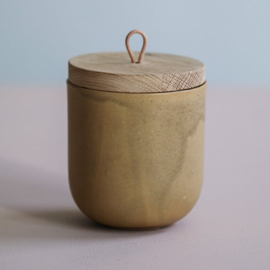 KRUKKE MED LOKK OKER - PREG Interiør