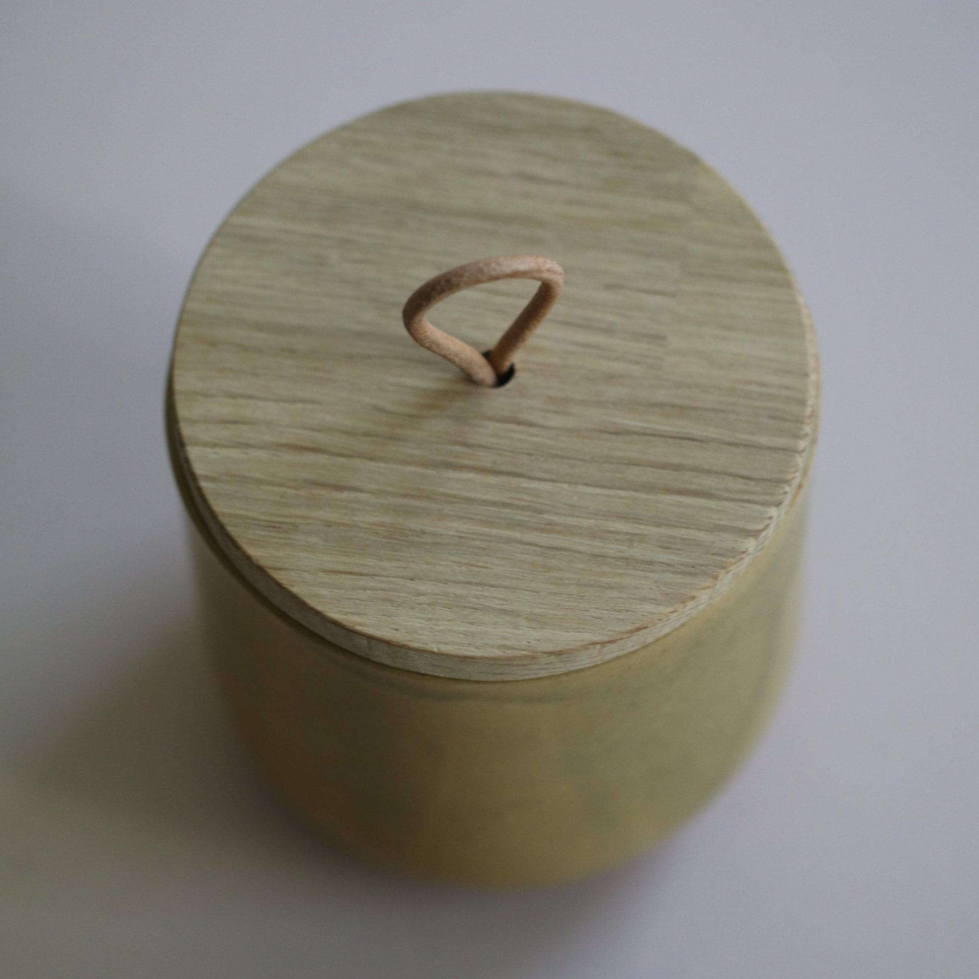 KRUKKE MED LOKK OKER - PREG Interiør