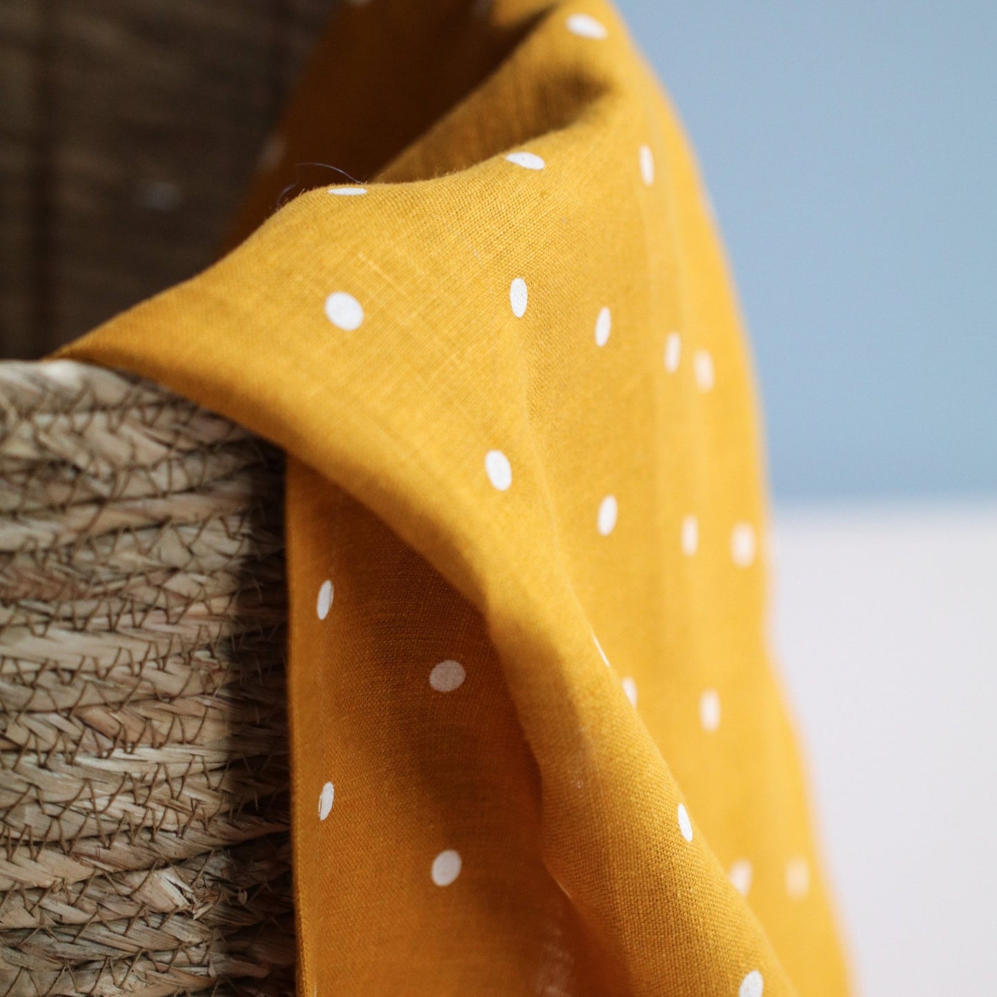 LIN KJØKKENHÅNDKLE OKER MED PRIKKER - PREG Interiør