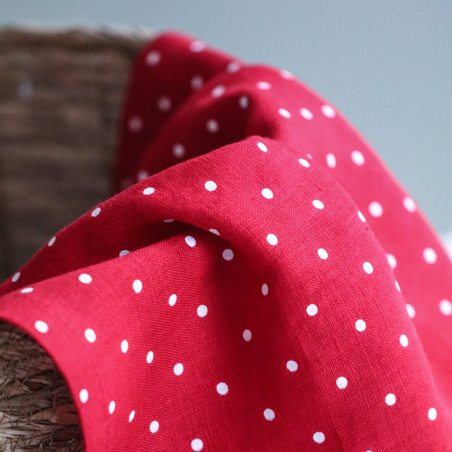 Lin kjøkkenhåndkle rødt med prikker - PREG Interiør