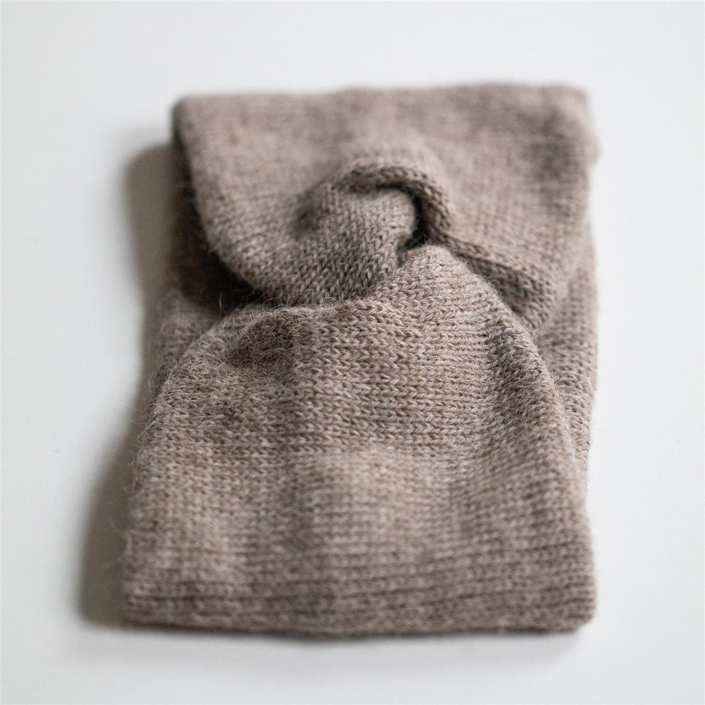 PANNEBÅND TVIST ALPAKKA MELERT BEIGE - PREG Interiør