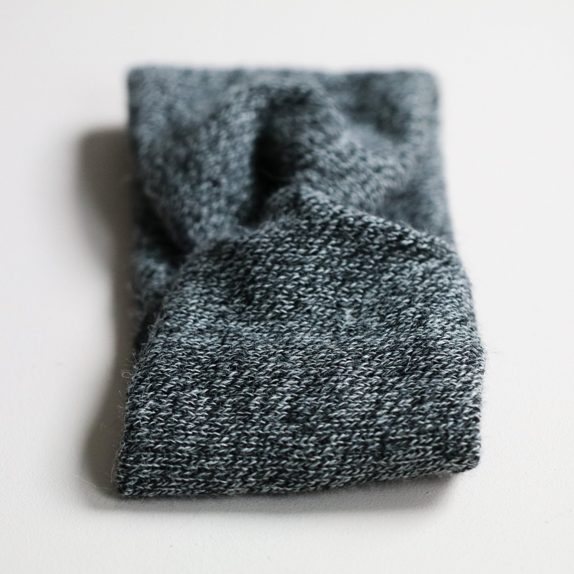 PANNEBÅND TVIST ALPAKKA MELERT SORT - PREG Interiør