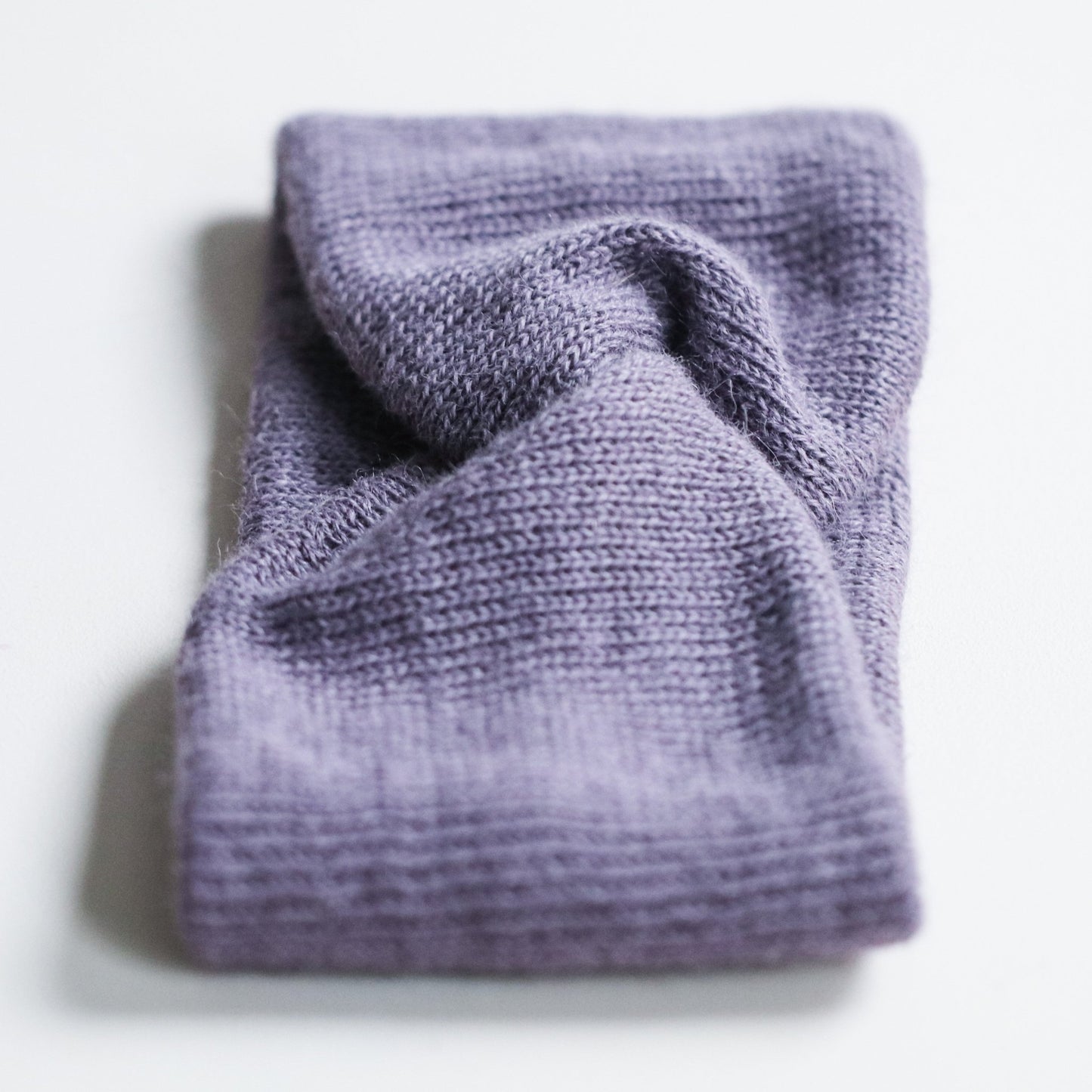 PANNEBÅND TVIST ALPAKKA RØYKLILLA - PREG Interiør