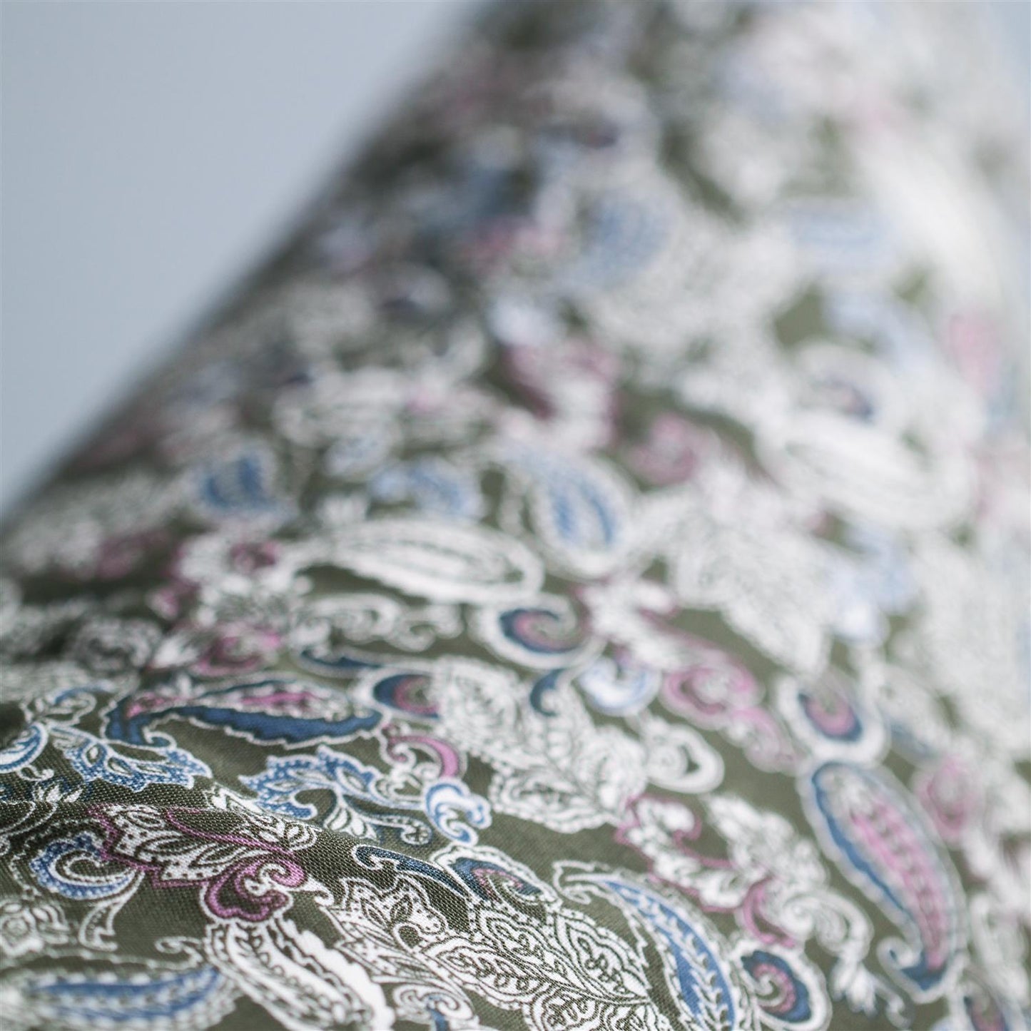 PUTETREKK 50 X 50 GRØNN PAISLEY - PREG Interiør