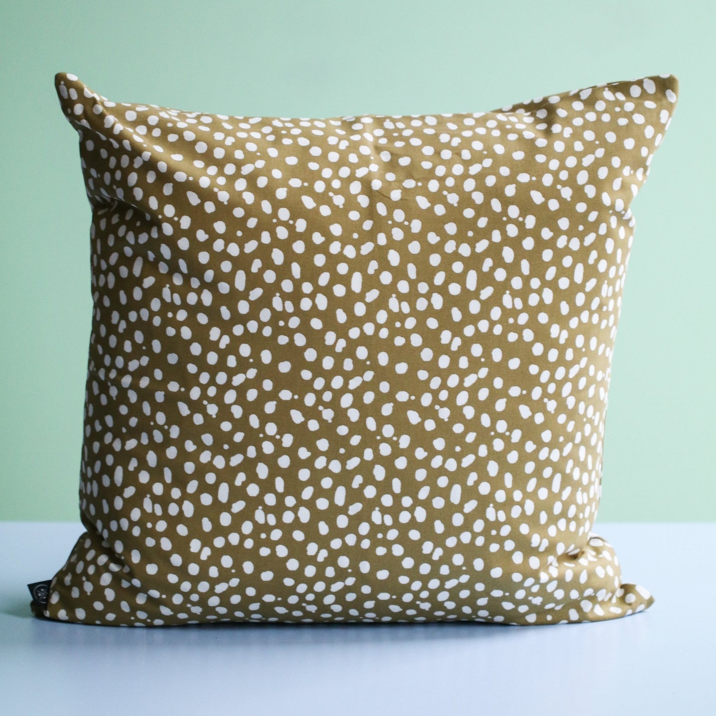 PUTETREKK 50 X 50 OLIVEN MED DOTS - PREG Interiør