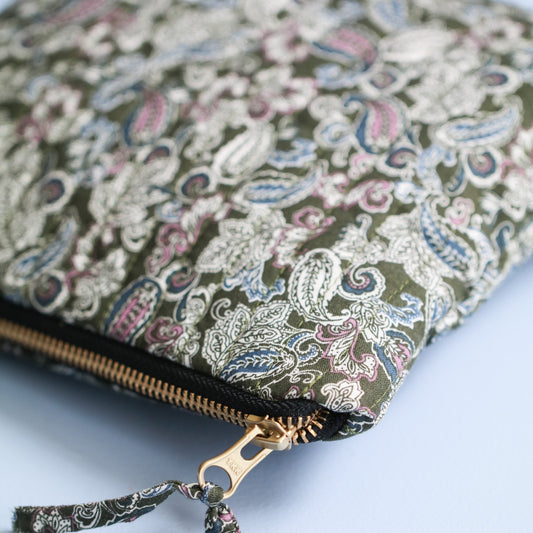 QUILTET CLUTCH GRØNN PAISLEY - PREG Interiør