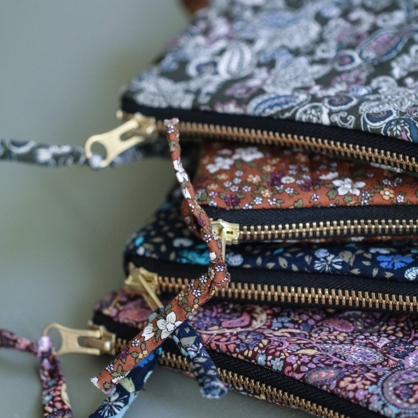 QUILTET CLUTCH GRØNN PAISLEY - PREG Interiør