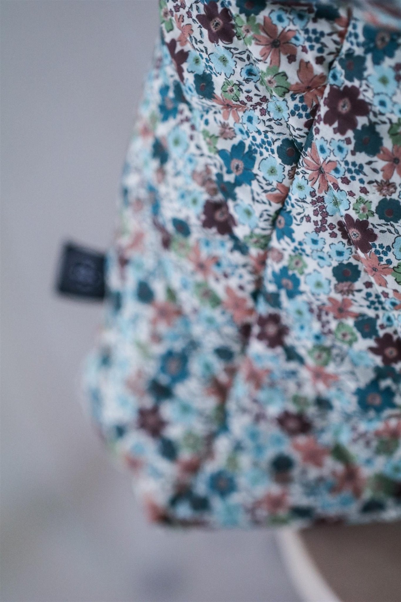 Quiltet kristin veske offwhite med blomster - PREG Interiør