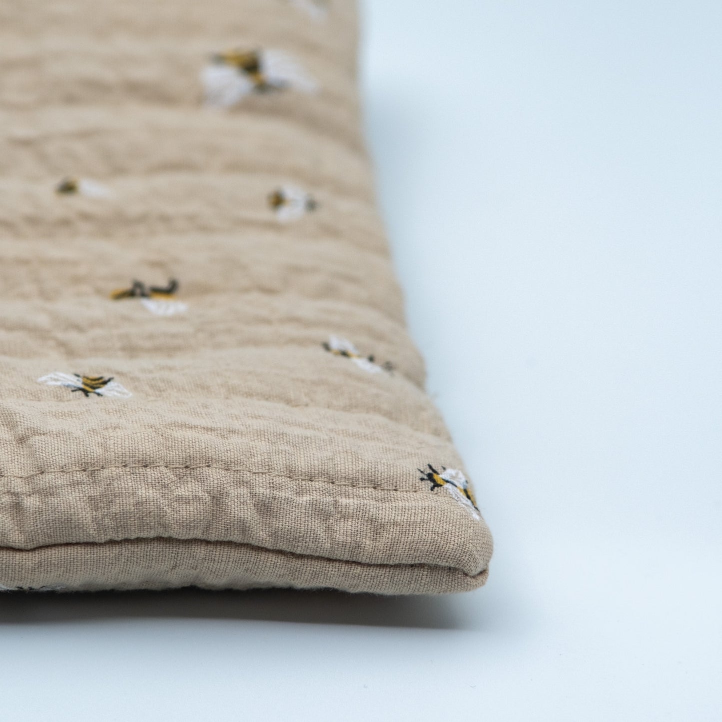 Quiltet clutch liten sand med bier