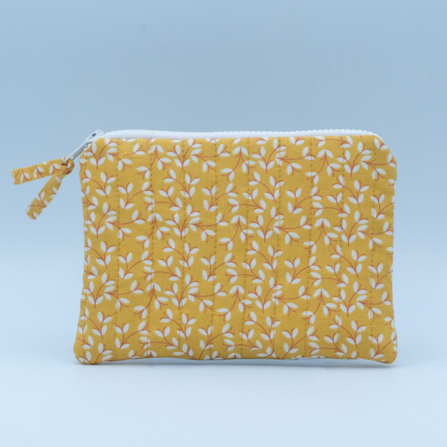 Quiltet clutch liten gul med blomster