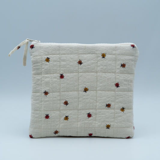 Quiltet clutch stor offwhite med marihøner