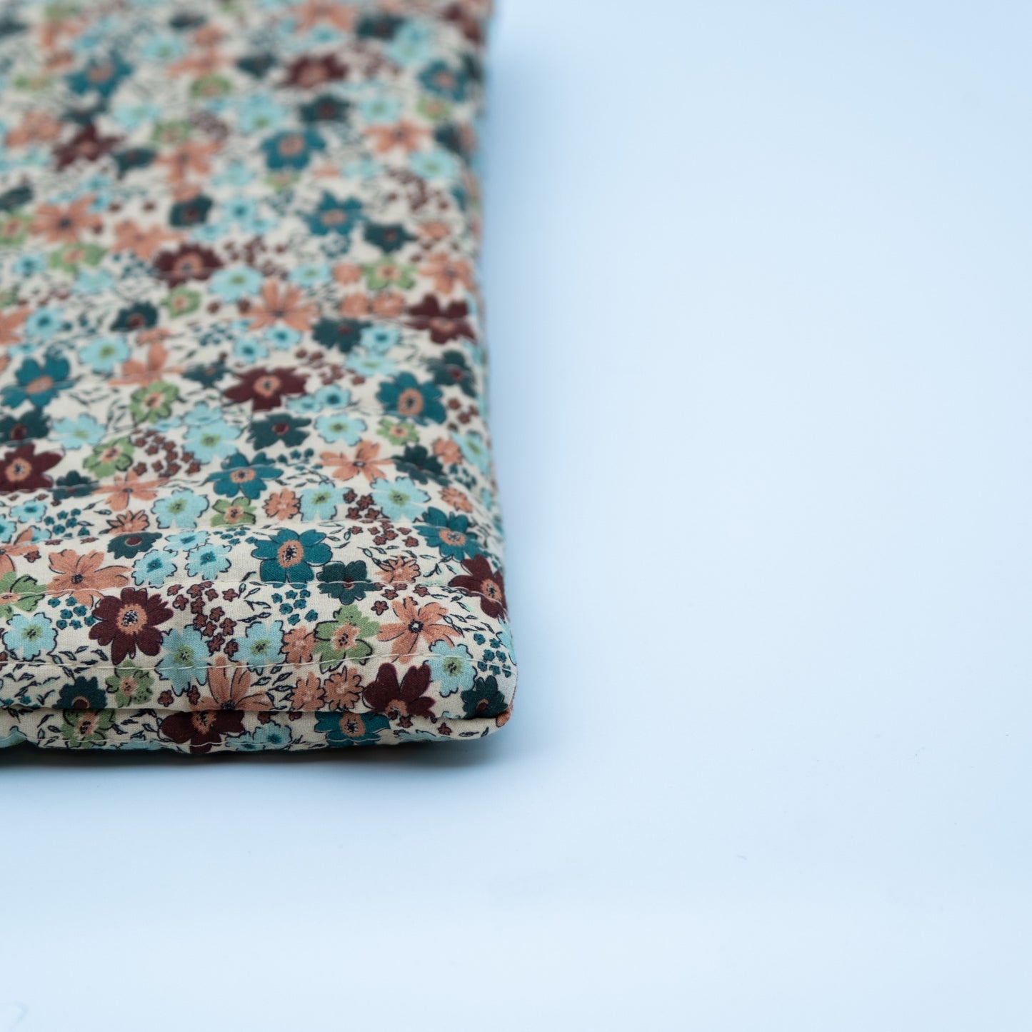 Quiltet clutch stor offwhite med blomster