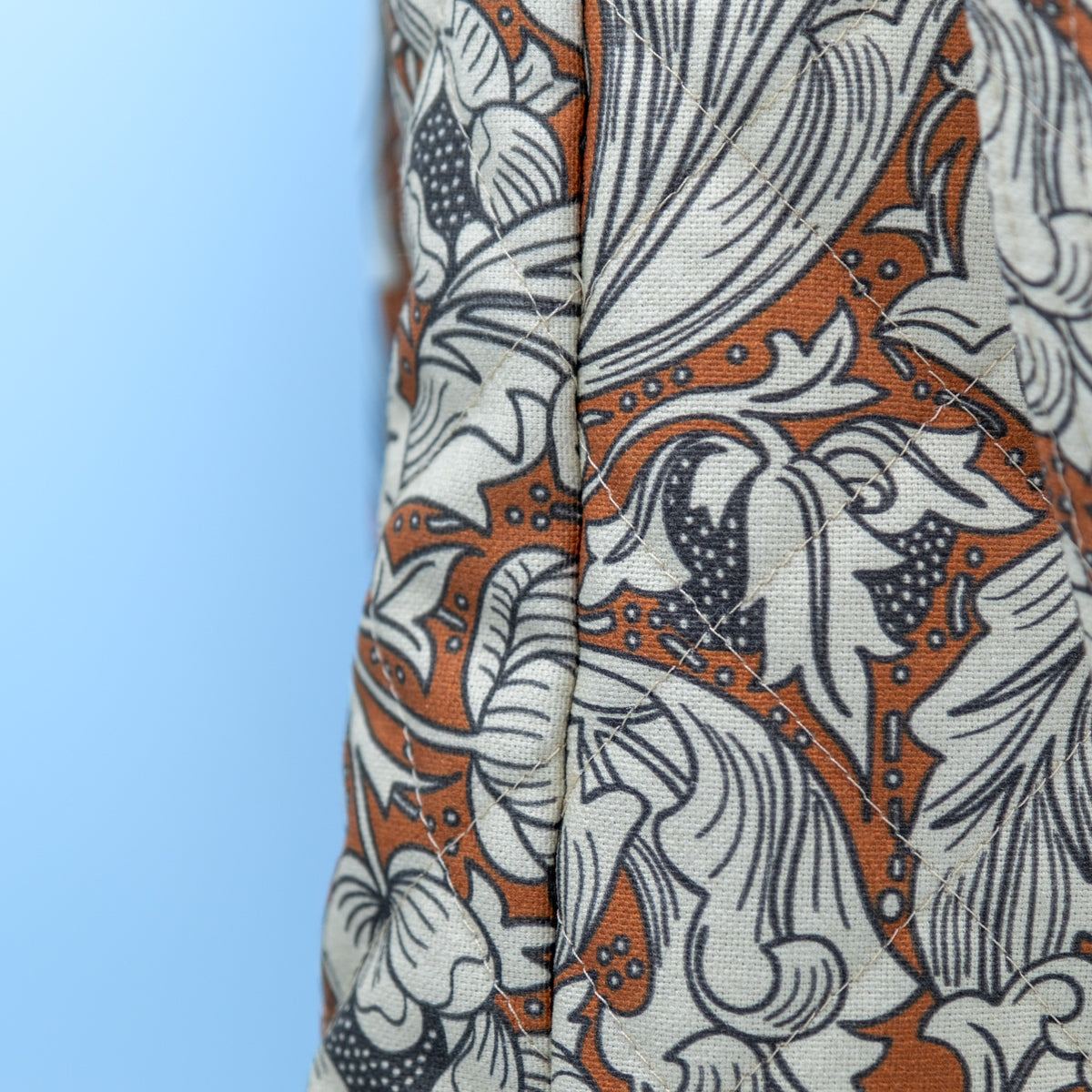 Quiltet Solveig-veske brun med paisley